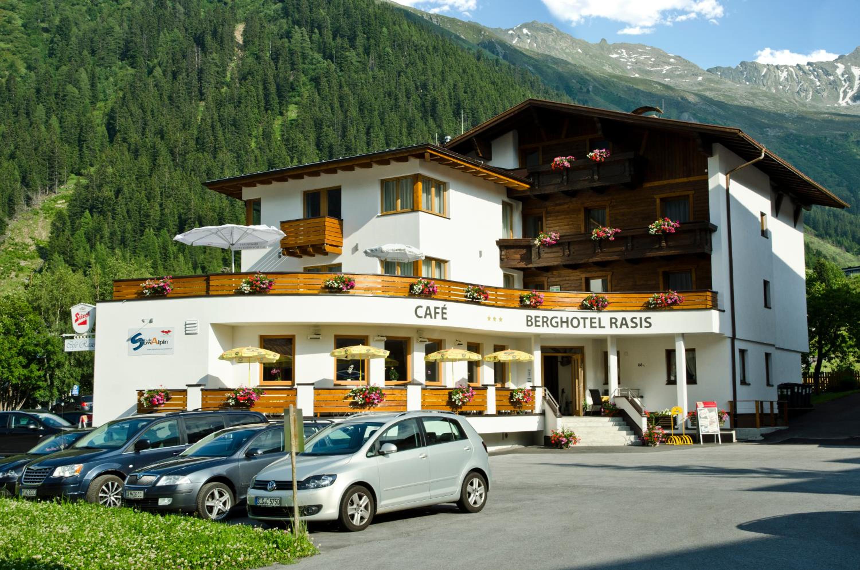 Hotel Berghotel Rasis - Image 1