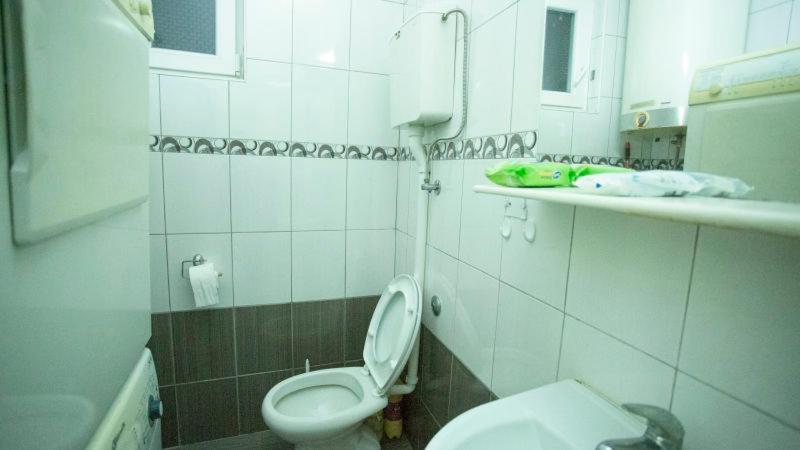 Private cozy room 1 with shared kitchen in appartment, downtown Belgrade view 2