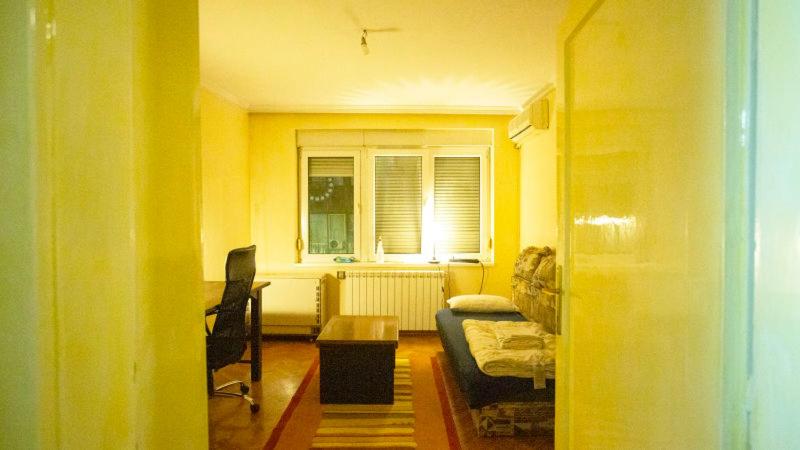 Private cozy room 1 with shared kitchen in appartment, downtown Belgrade view 4