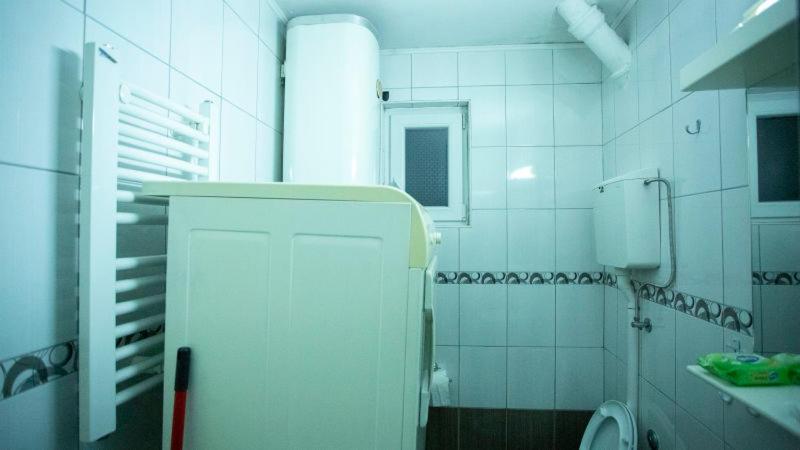 Private cozy room 1 with shared kitchen in appartment, downtown Belgrade view 5