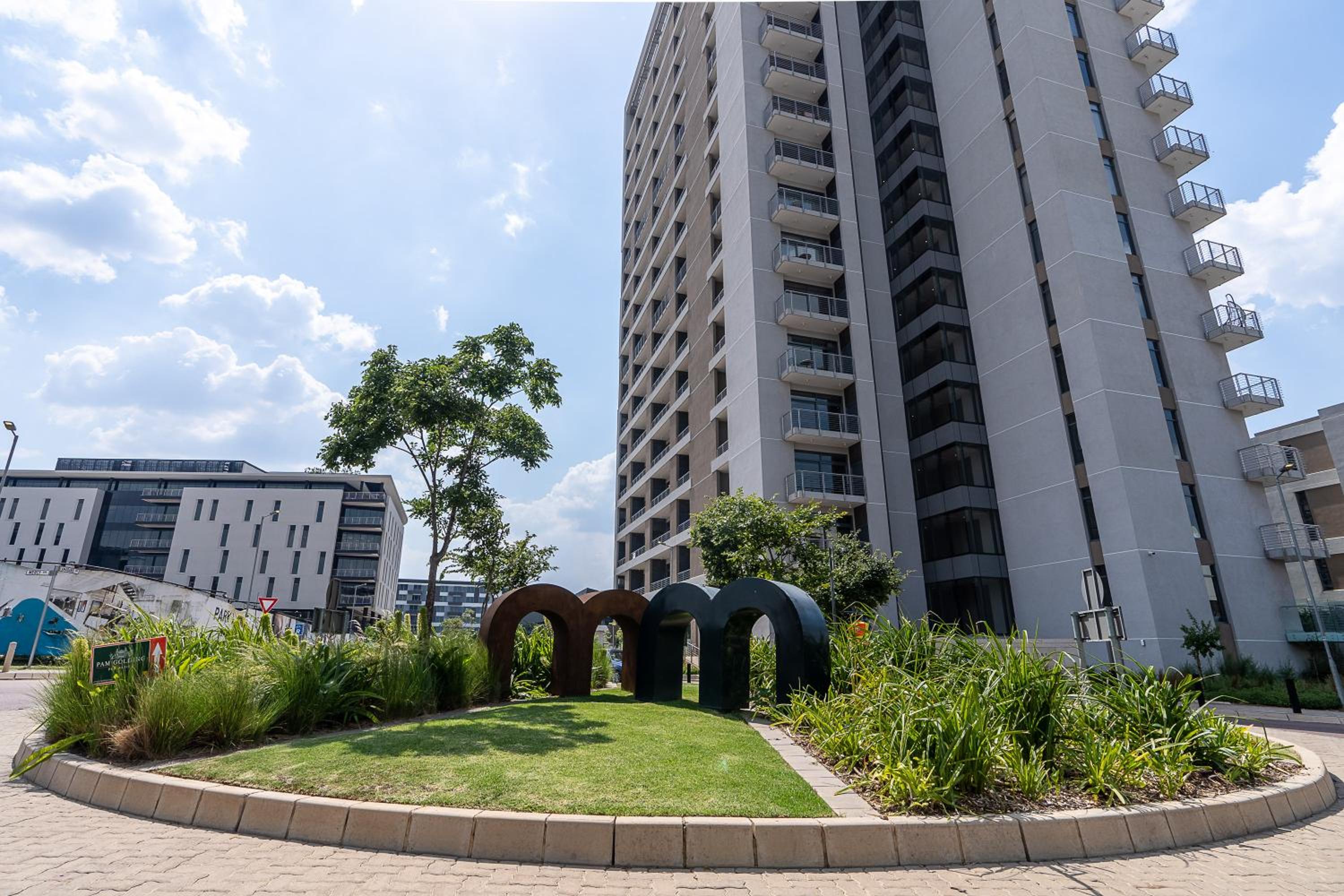 Luxurious Menlyn Maine 1 Bedroom on 12th Floor with Stunning Views & No Load Shedding view 3