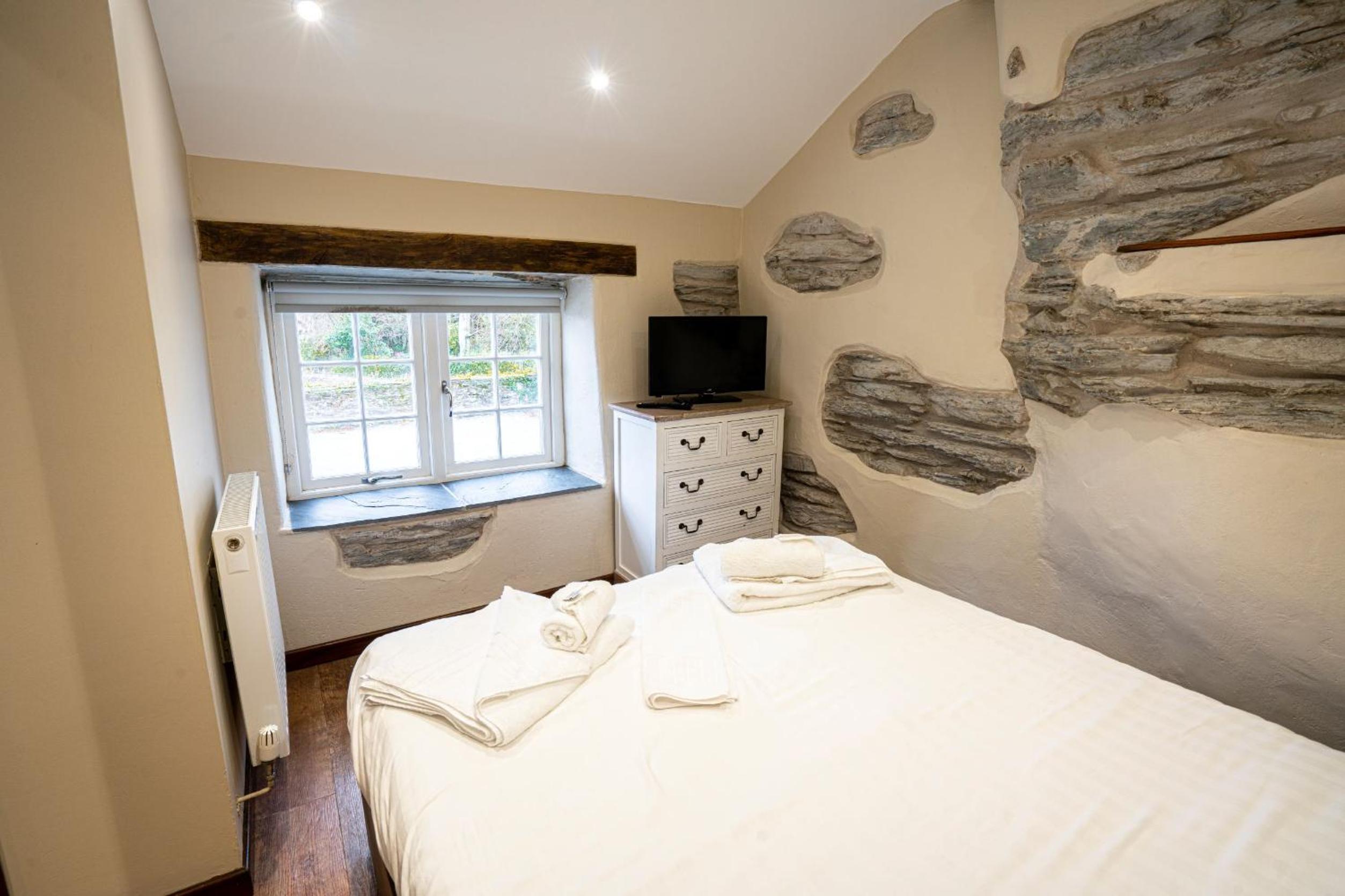 Grapes Hotel, Bar & Restaurant Snowdonia Nr Zip World