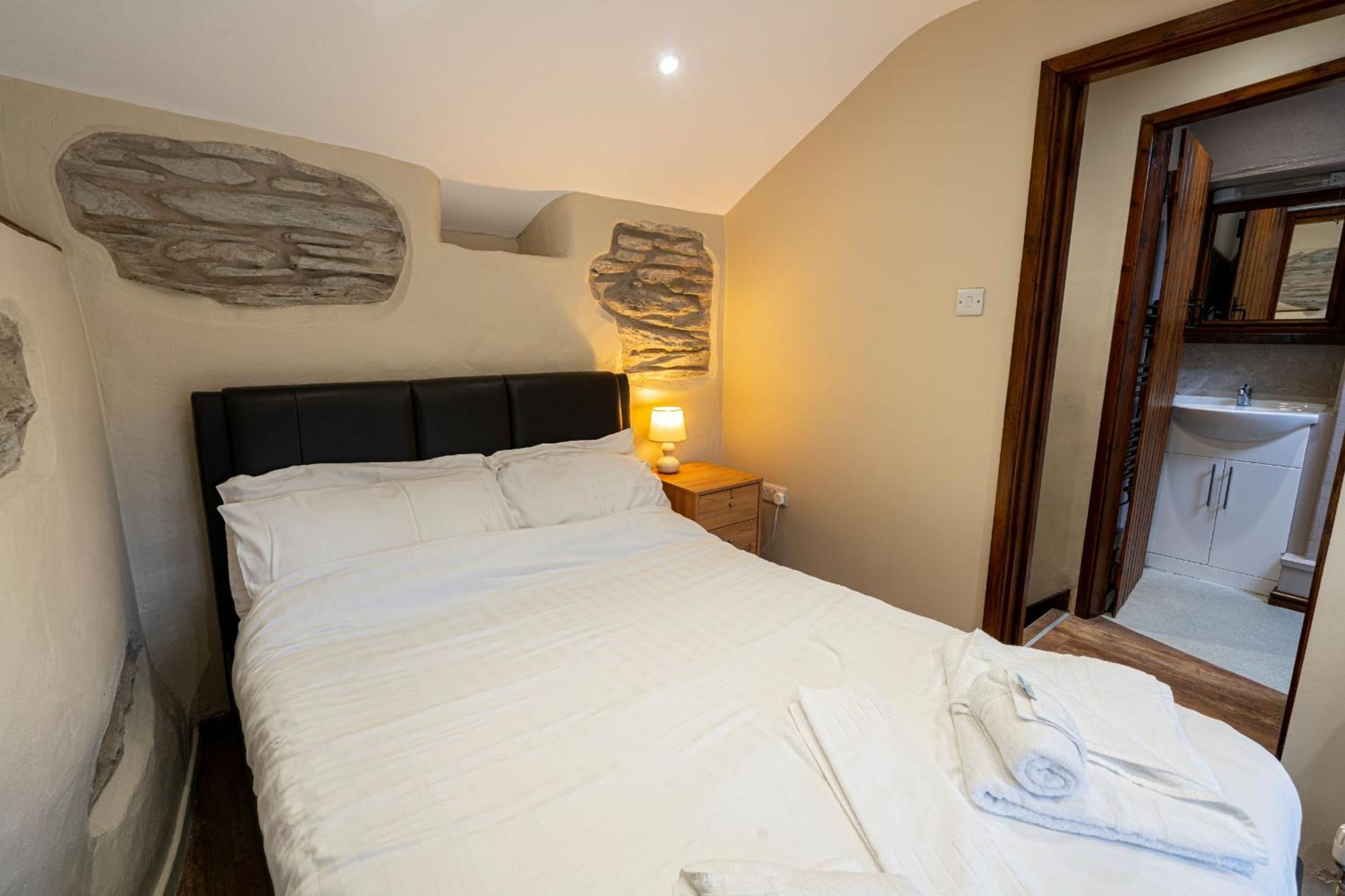 Grapes Hotel, Bar & Restaurant Snowdonia Nr Zip World