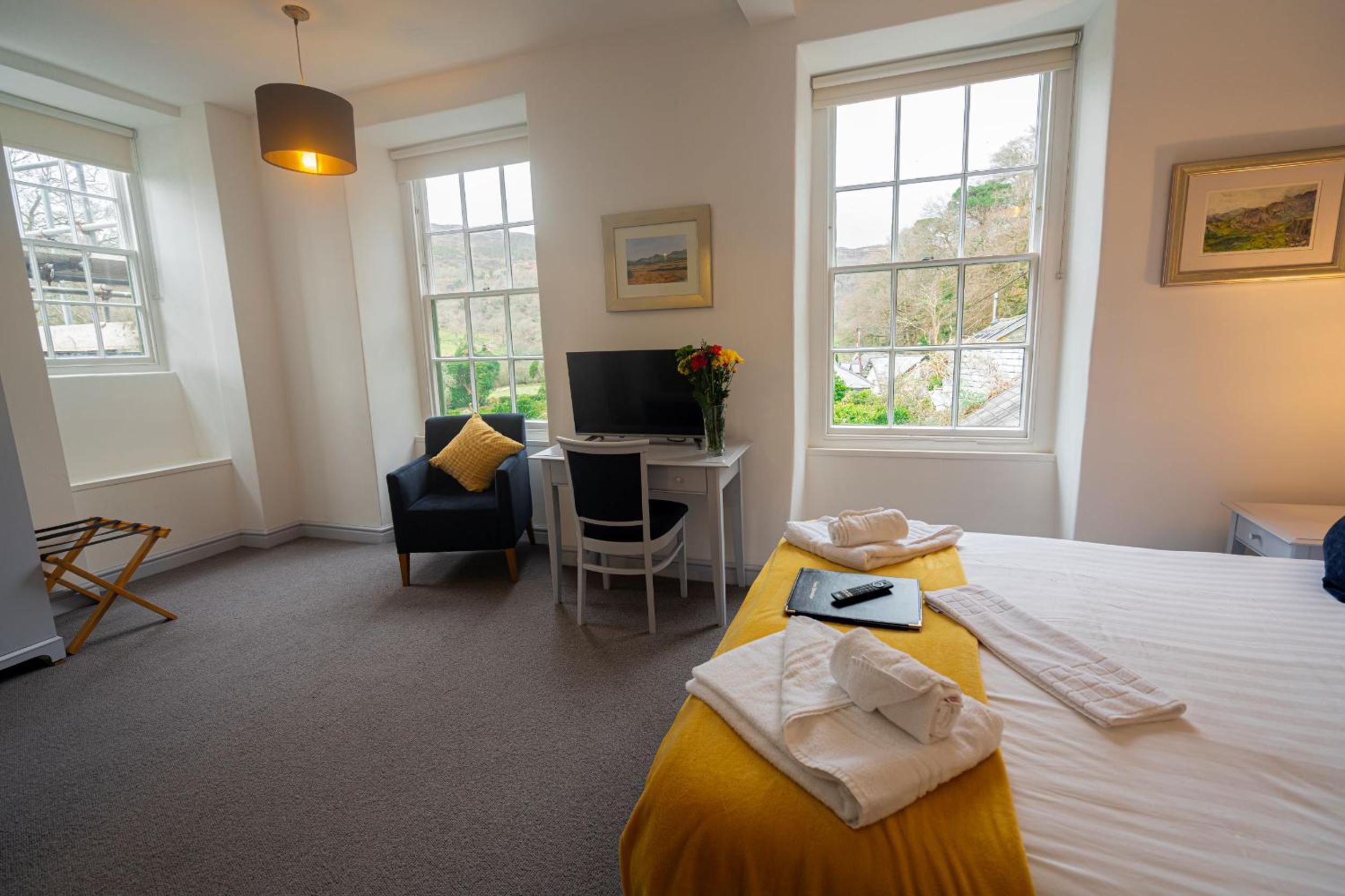 Grapes Hotel, Bar & Restaurant Snowdonia Nr Zip World