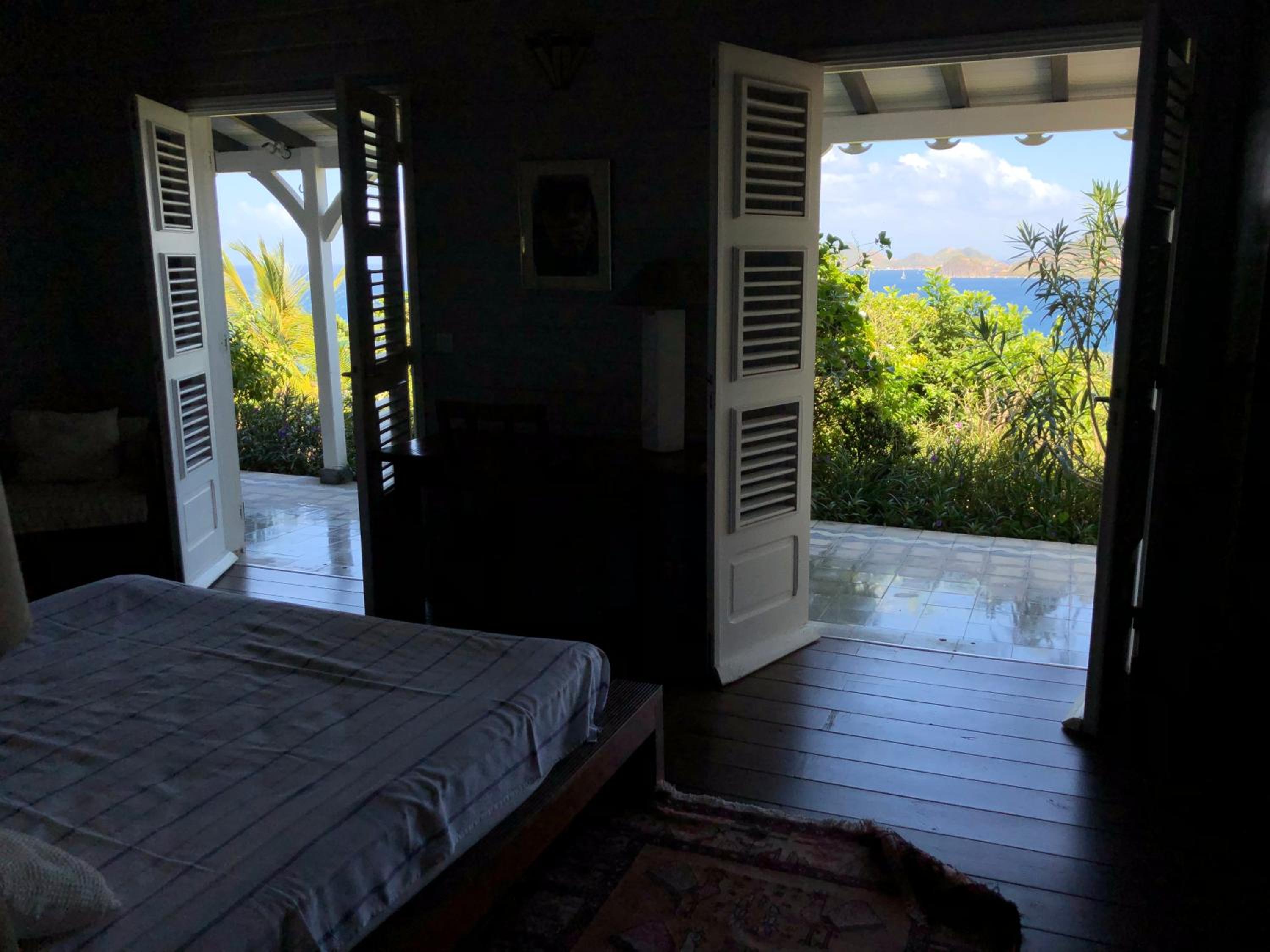 LA MAISON BLEUE - Les Hauts de la Baie view 2