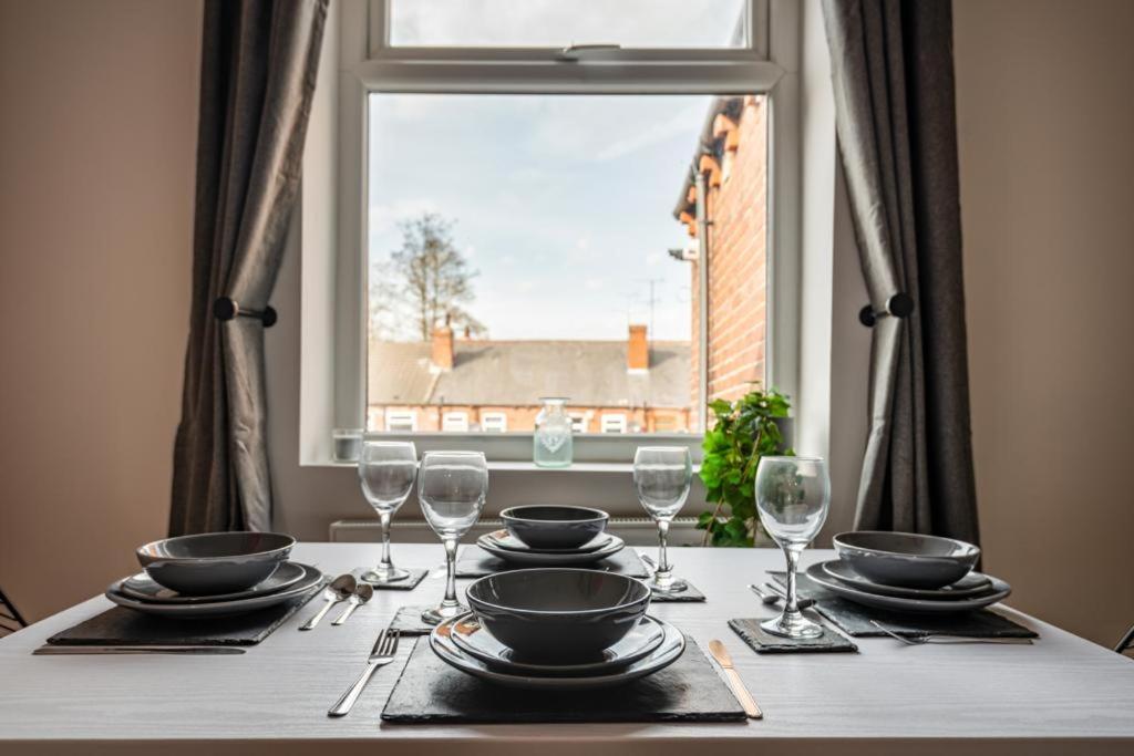 Hopetown Apartment-modern 2 bed with free parking