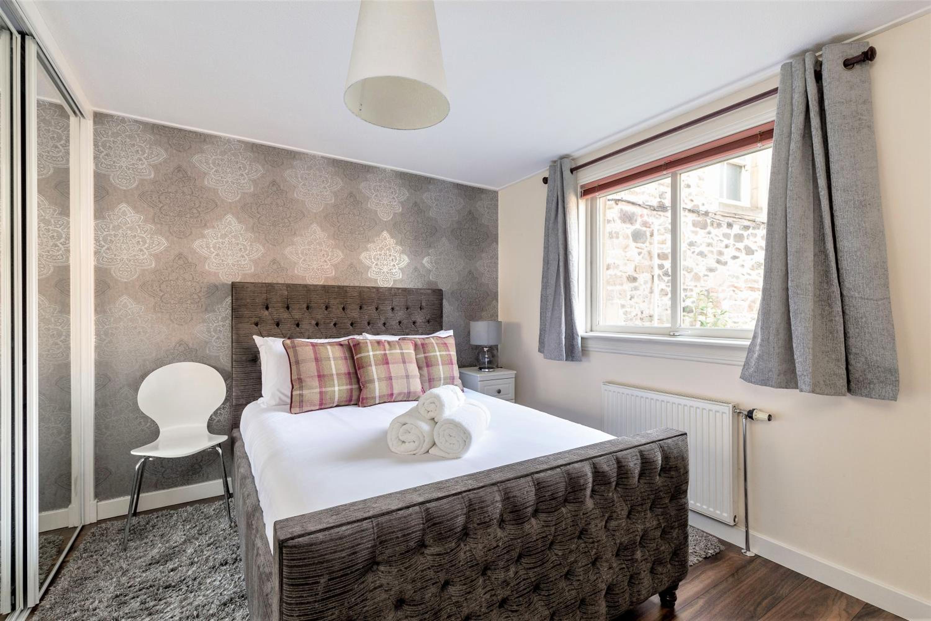 Stunning 1 Bed at Holyrood Palace & Arthurs Seat view 4