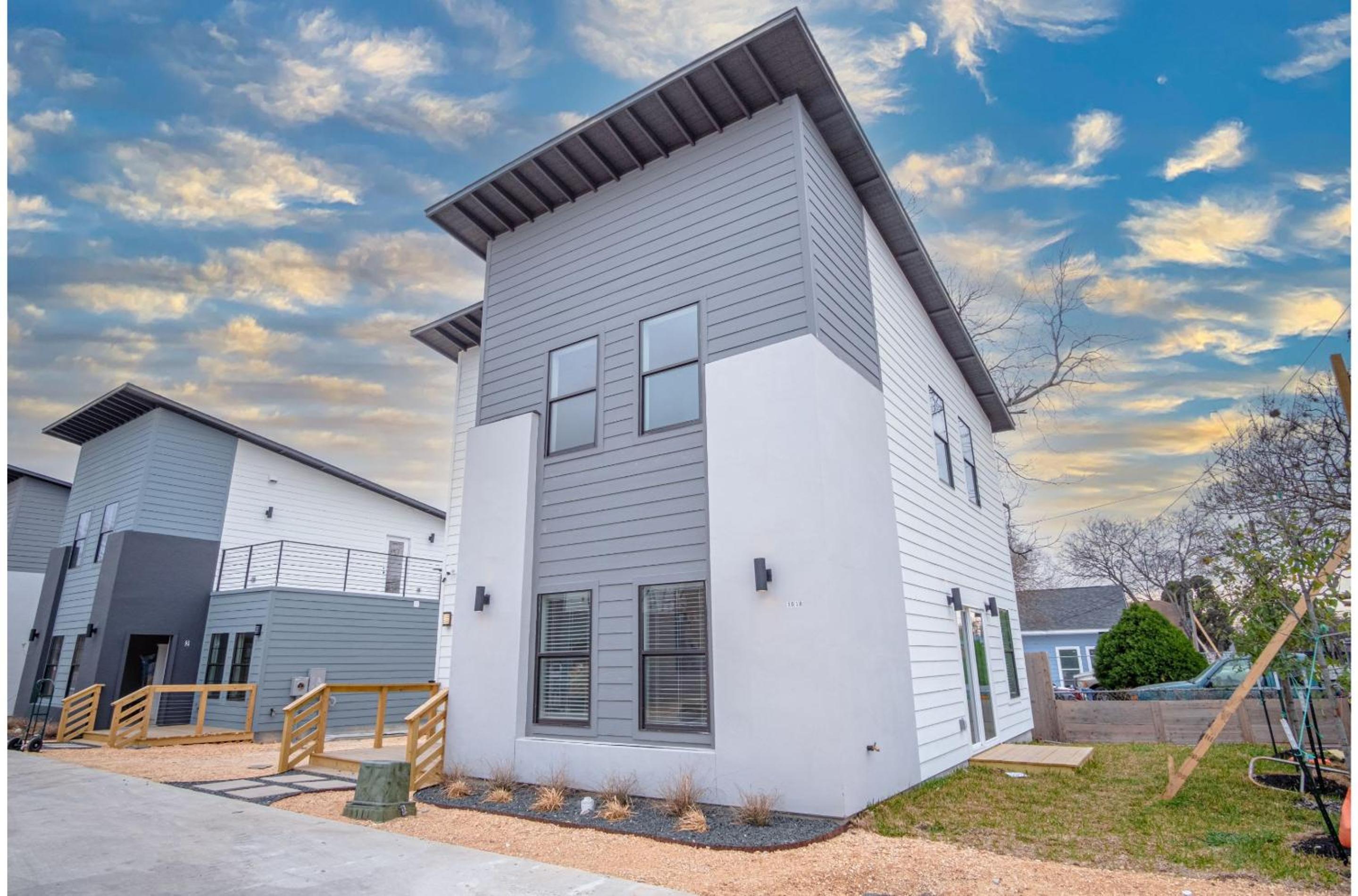 BRAND NEW Stylish 3BR2BA Near Exciting Downtown view 3
