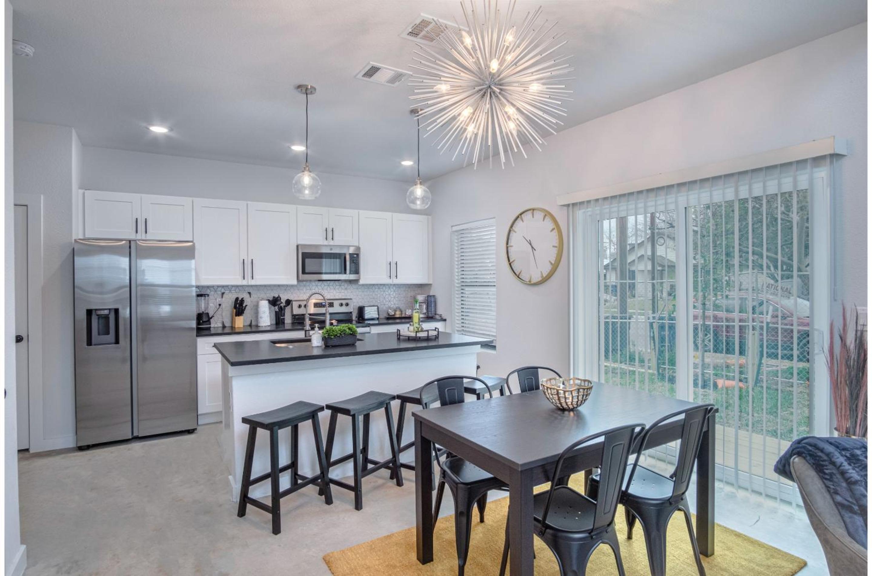 BRAND NEW Stylish 3BR2BA Near Exciting Downtown view 5