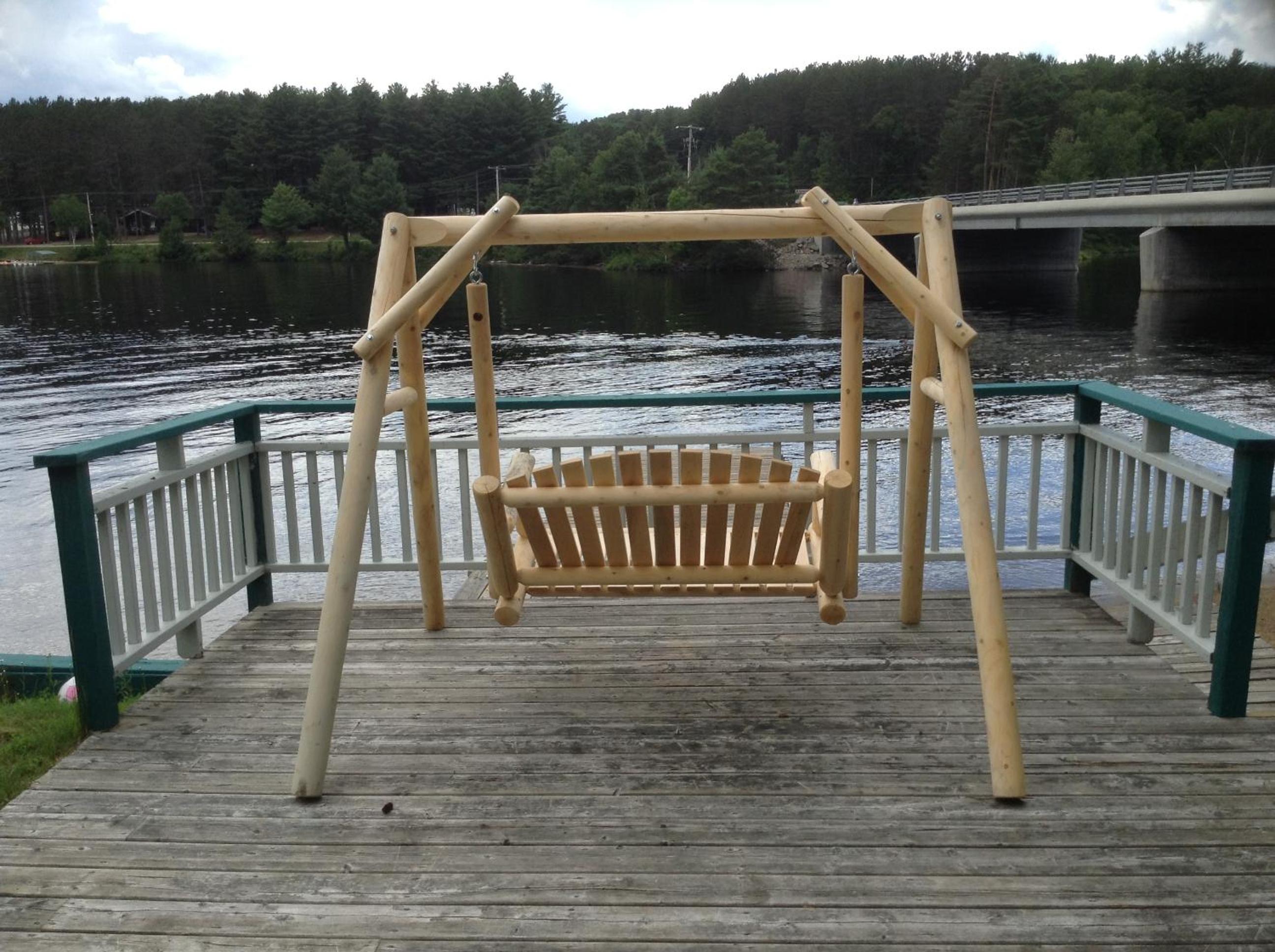 Algonquin Lakeside Inn