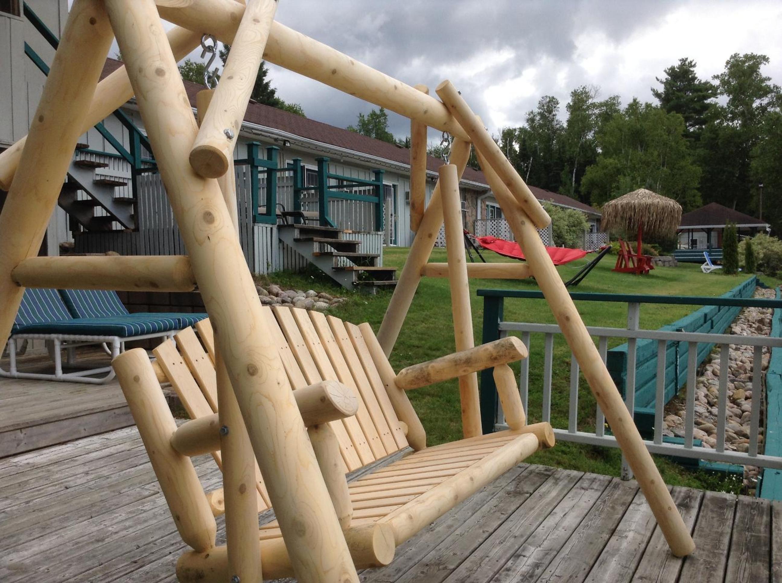Algonquin Lakeside Inn