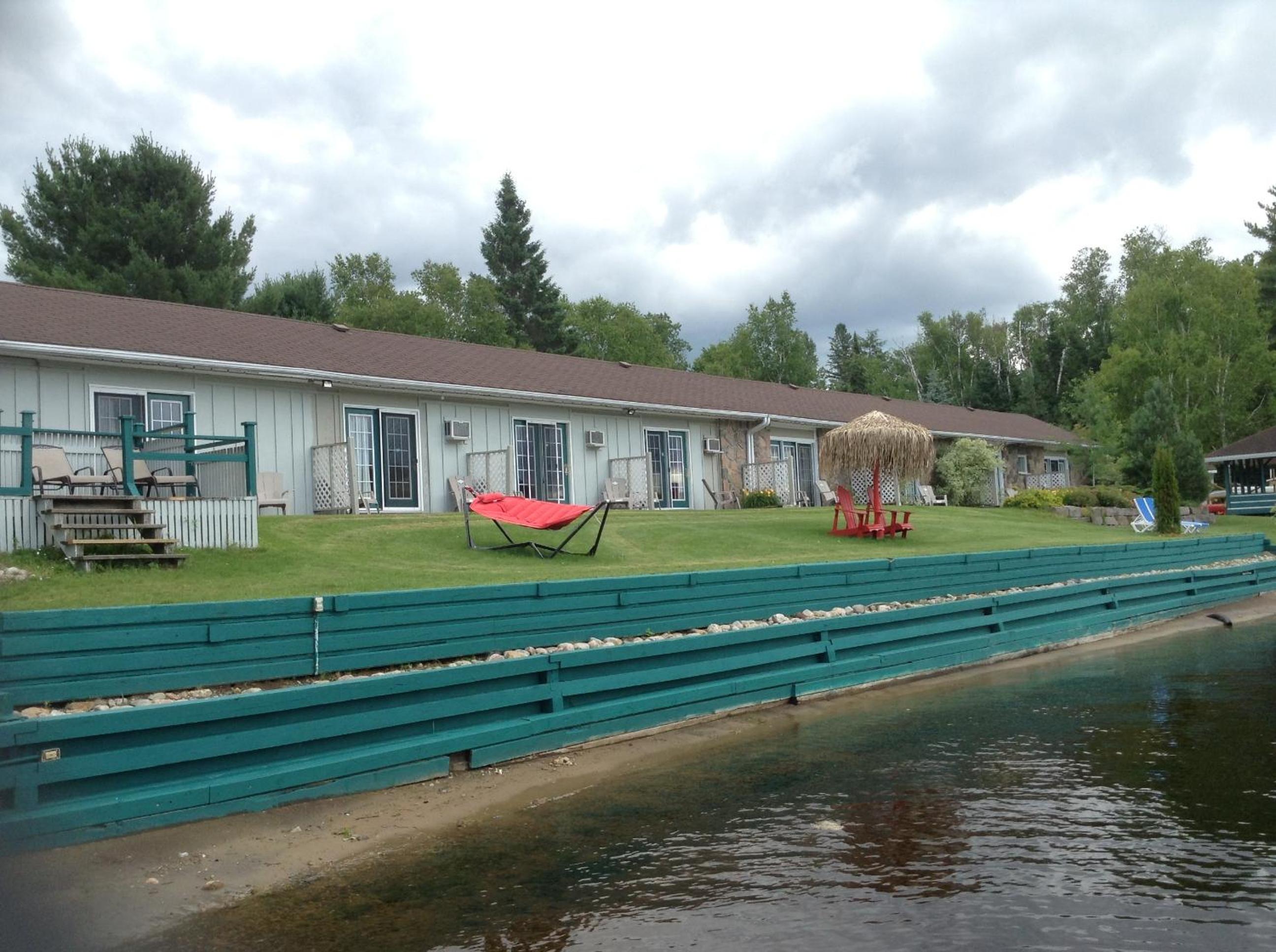 Algonquin Lakeside Inn