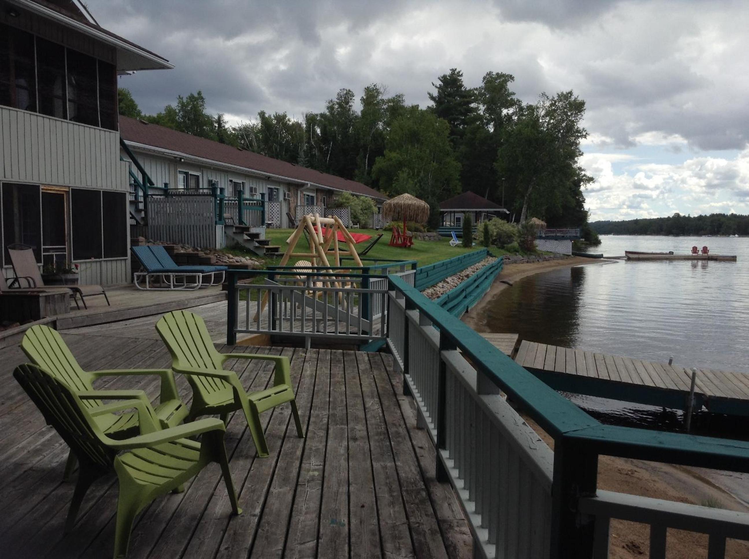 Algonquin Lakeside Inn