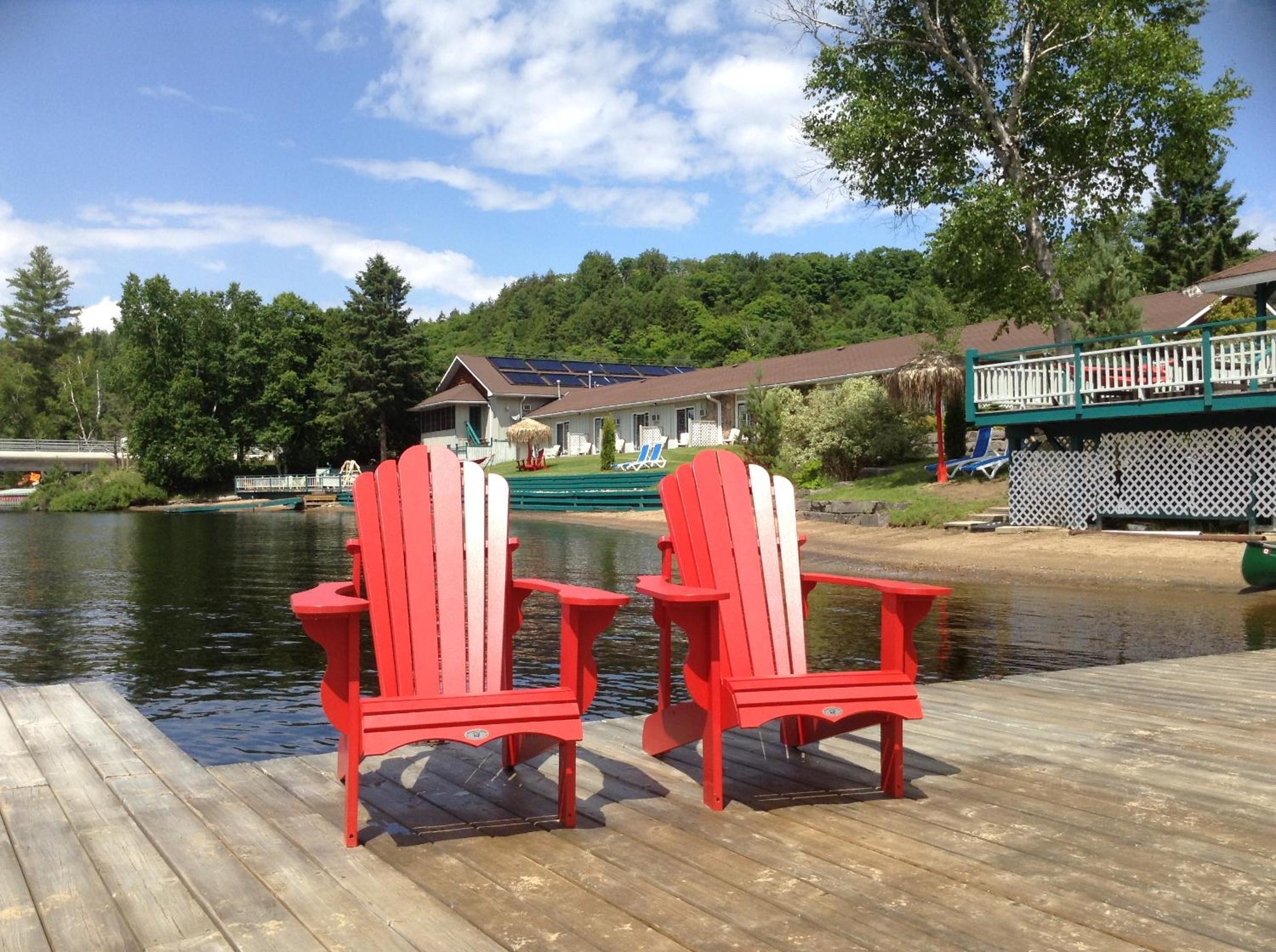 Algonquin Lakeside Inn