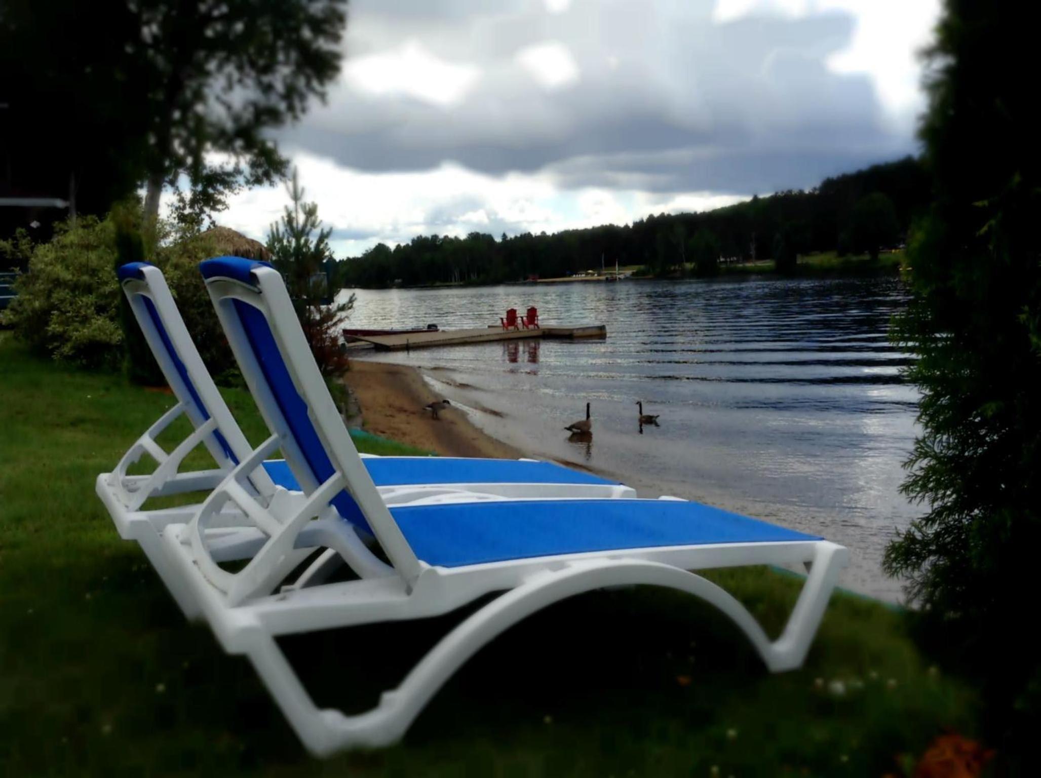 Algonquin Lakeside Inn