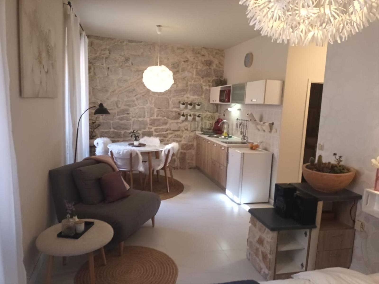 Leut Apartment