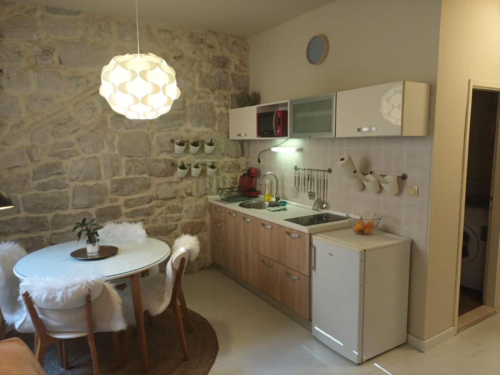 Leut Apartment
