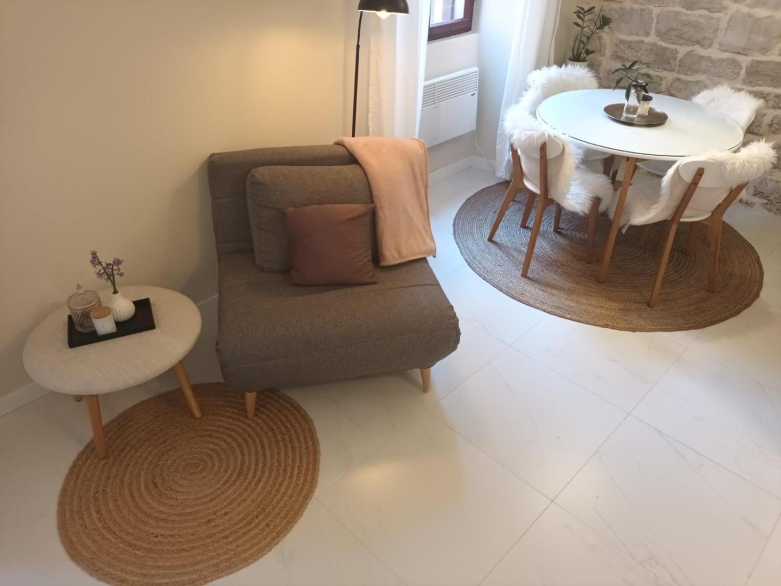 Leut Apartment