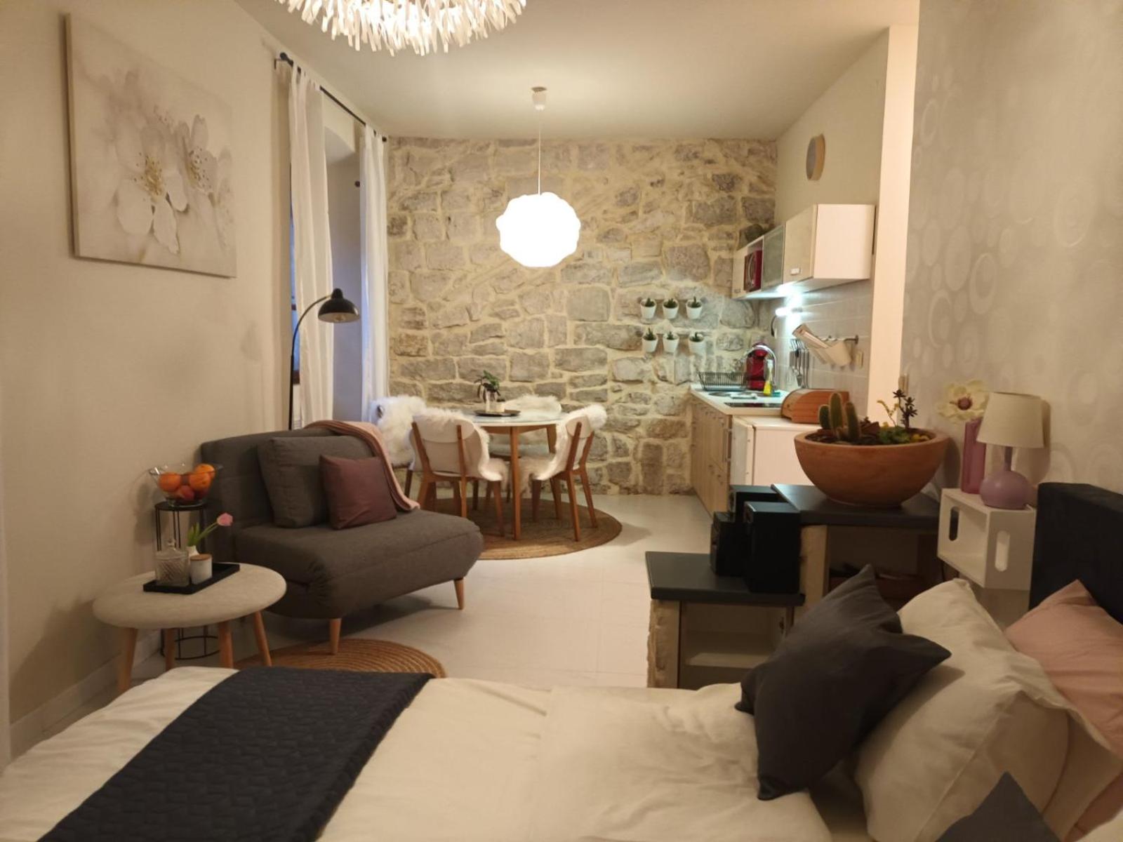 Leut Apartment