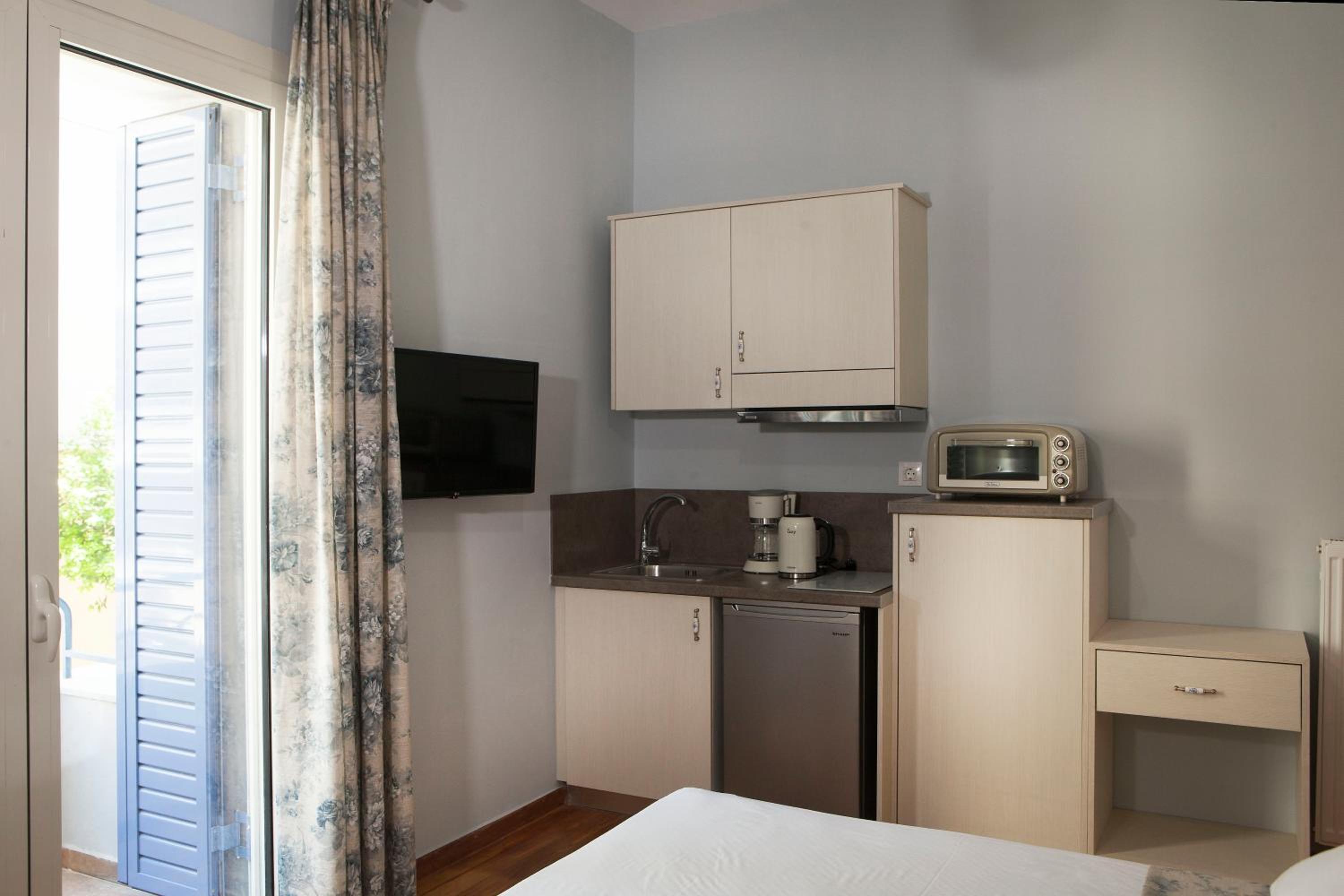 Lovely 1st Fl. Apt, with Balcony in Pagrati