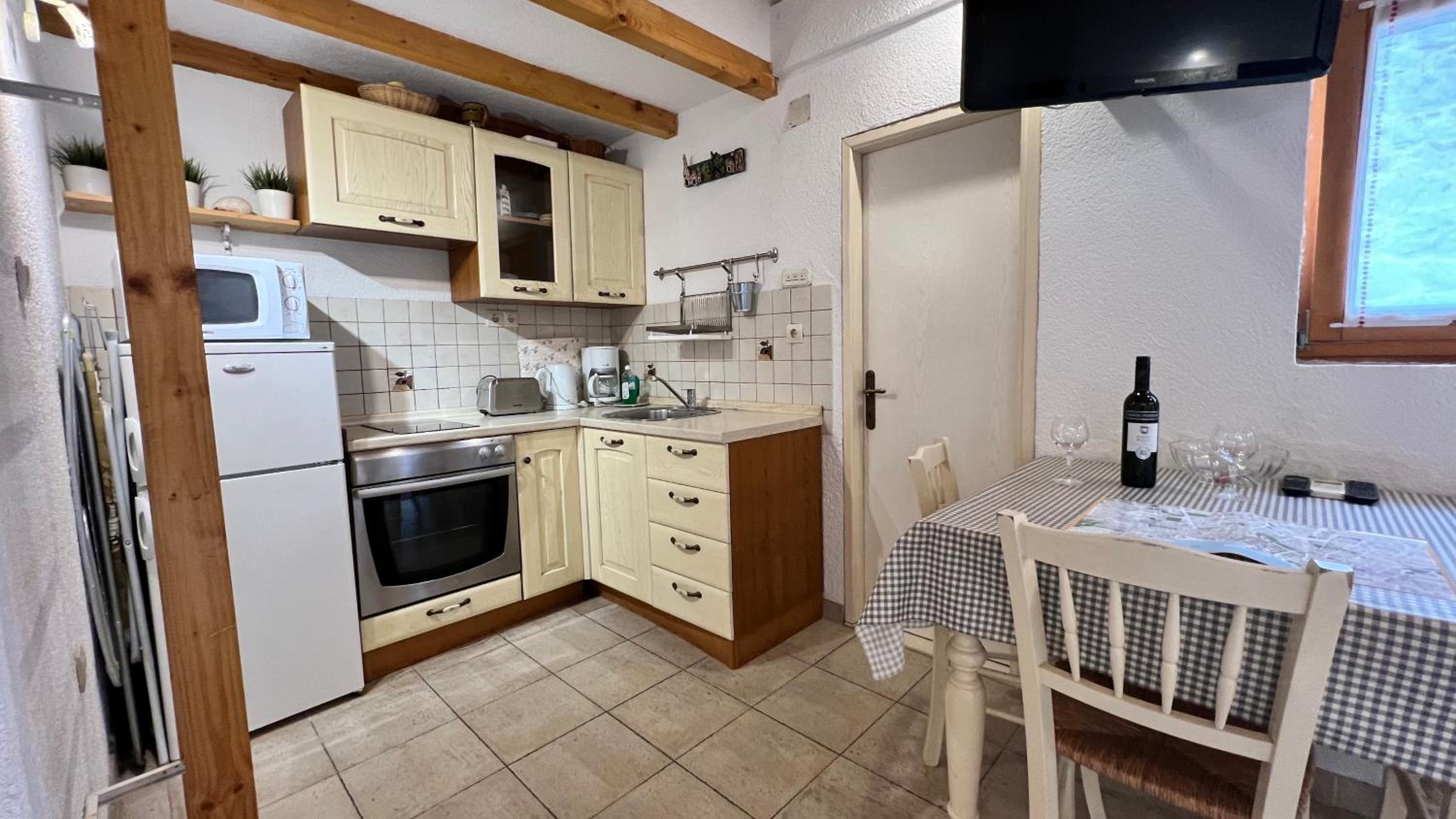 Studio Apartment Karlo en Split — kitchen