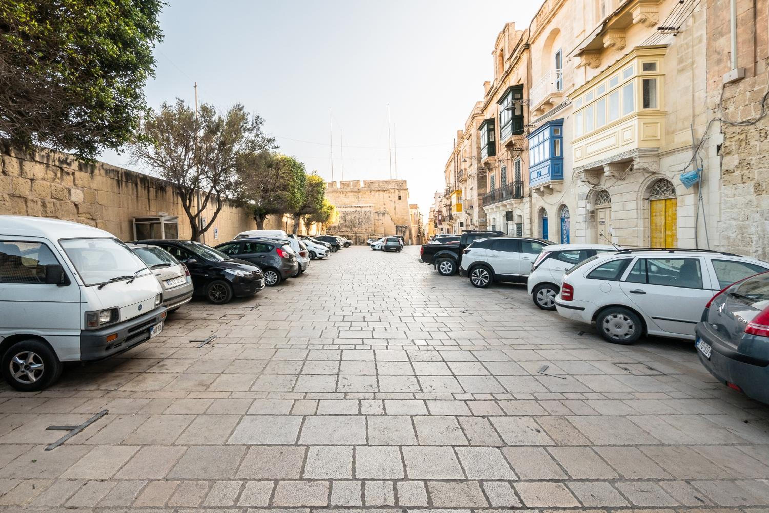 Vittoriosa Seafront Highly Furnished Apartment FL 4 view 5