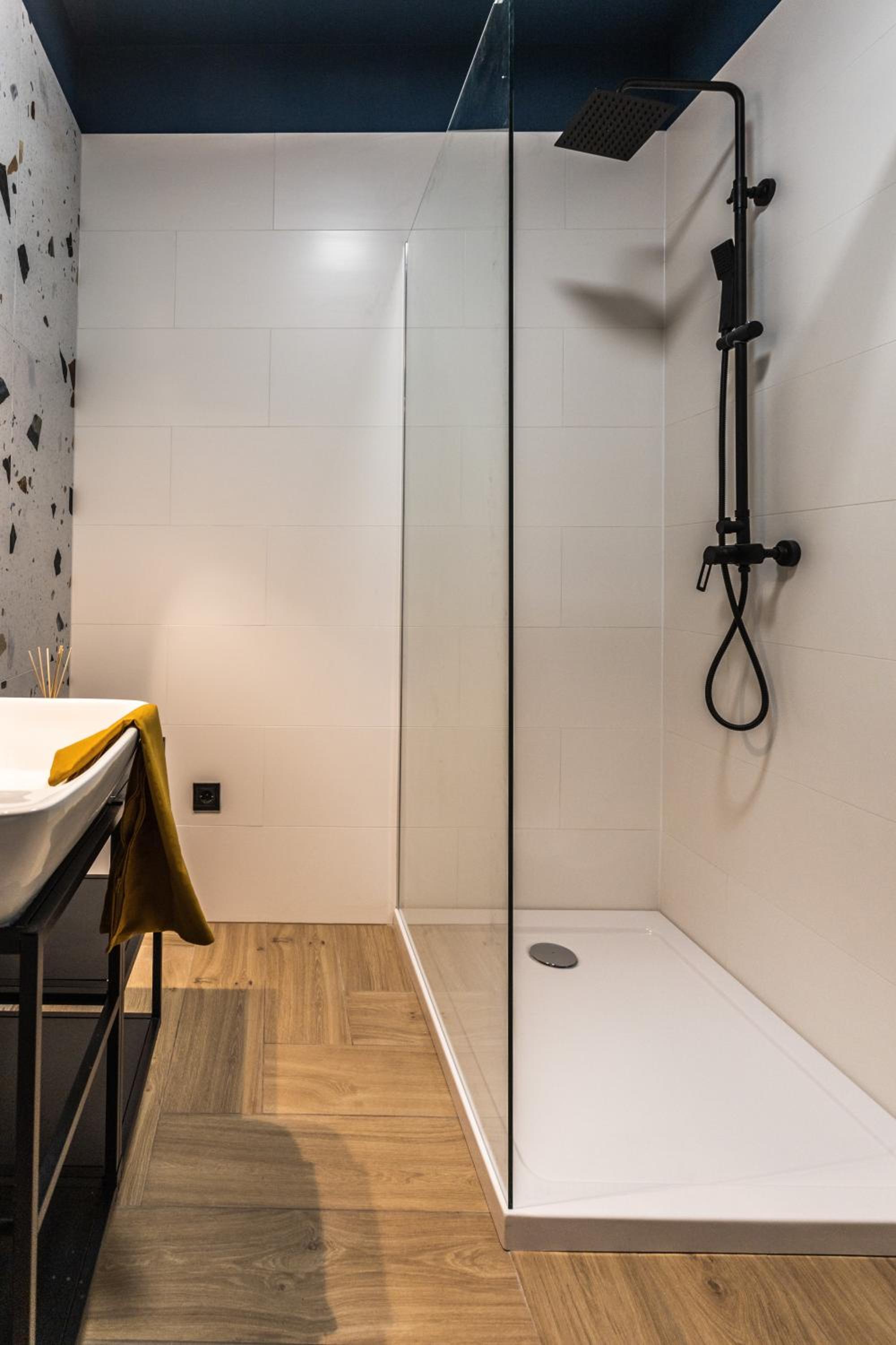 M15 Apartment