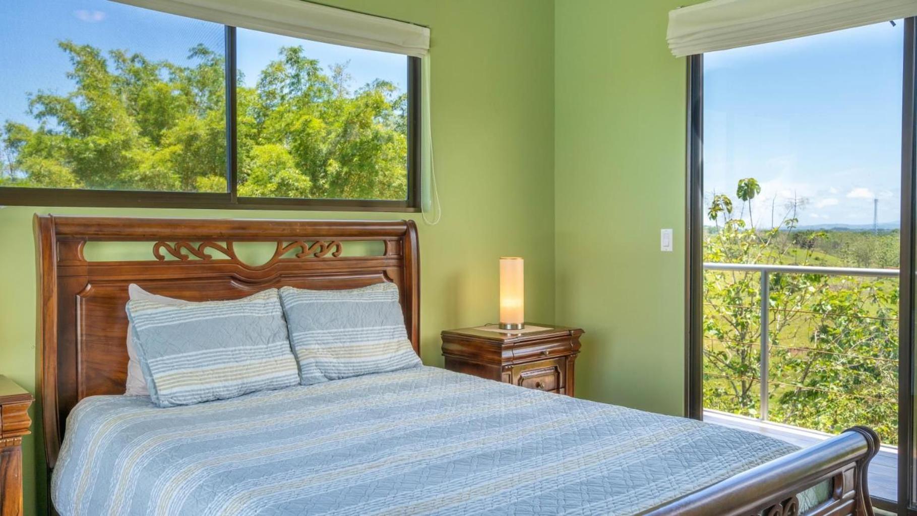 Villa Kiskadee - Beautiful Mountain Views with Private Pool