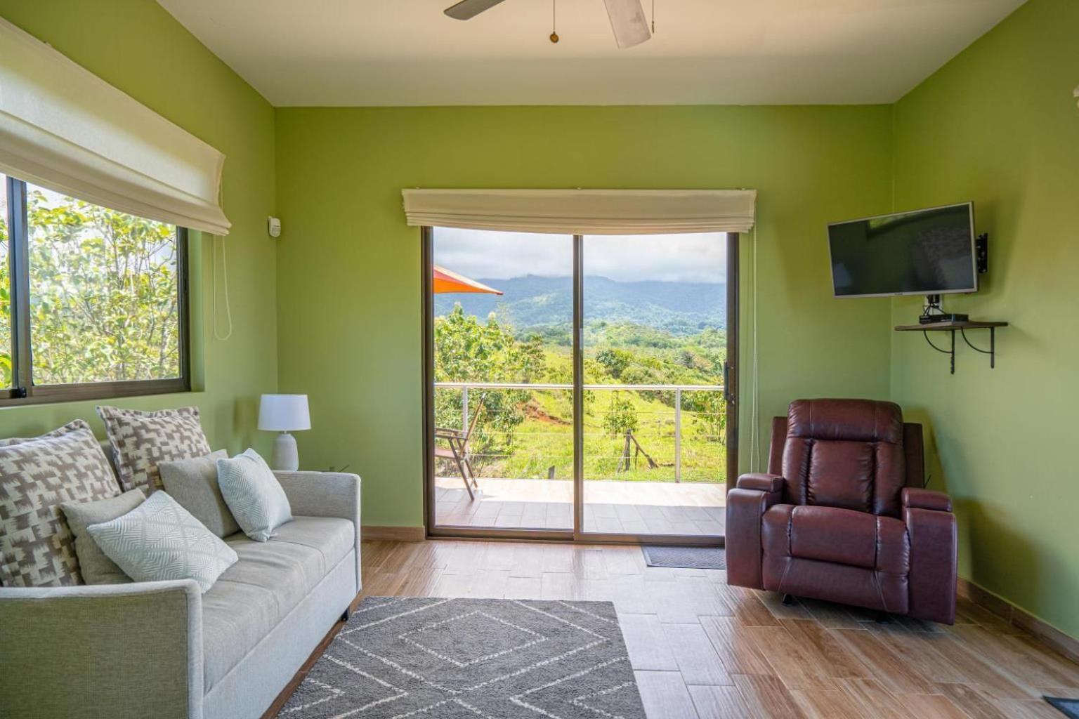 Villa Kiskadee - Beautiful Mountain Views with Private Pool