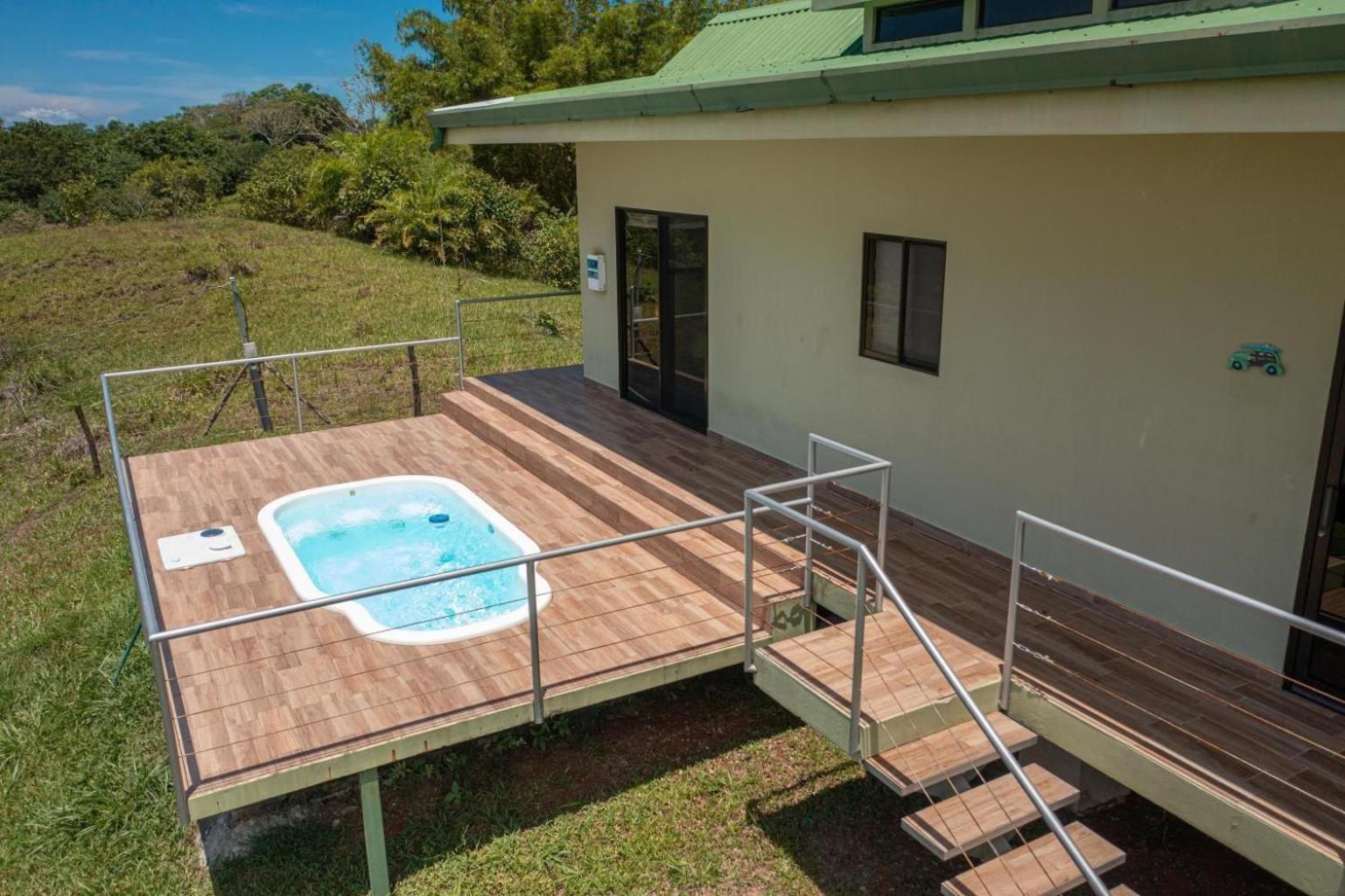 Villa Kiskadee - Beautiful Mountain Views with Private Pool
