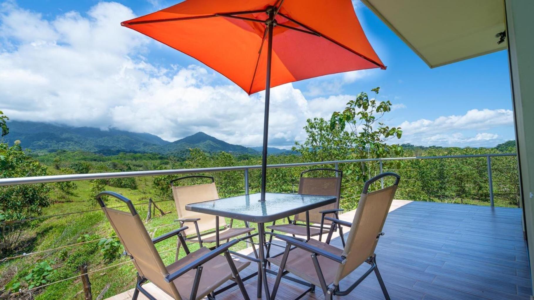 Villa Kiskadee - Beautiful Mountain Views with Private Pool