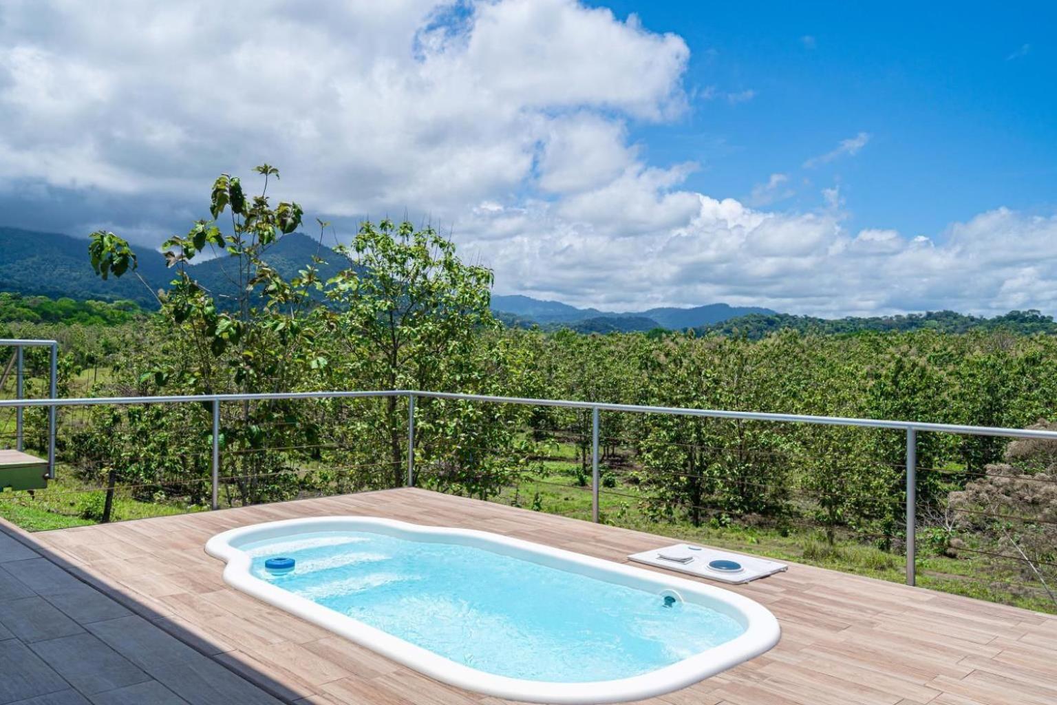 Villa Kiskadee - Beautiful Mountain Views with Private Pool