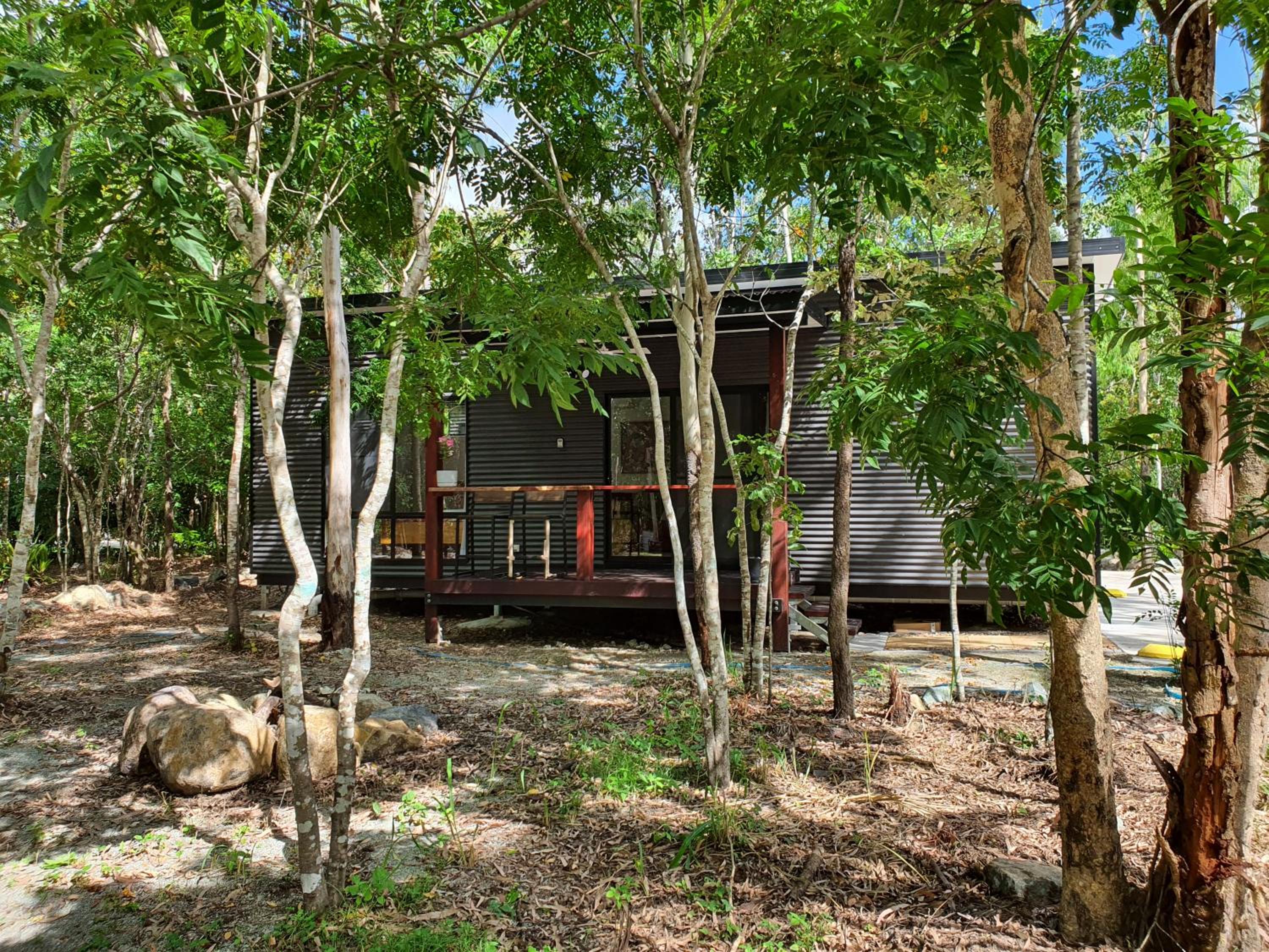 Airlie Beach Eco Cabins - Adults Only