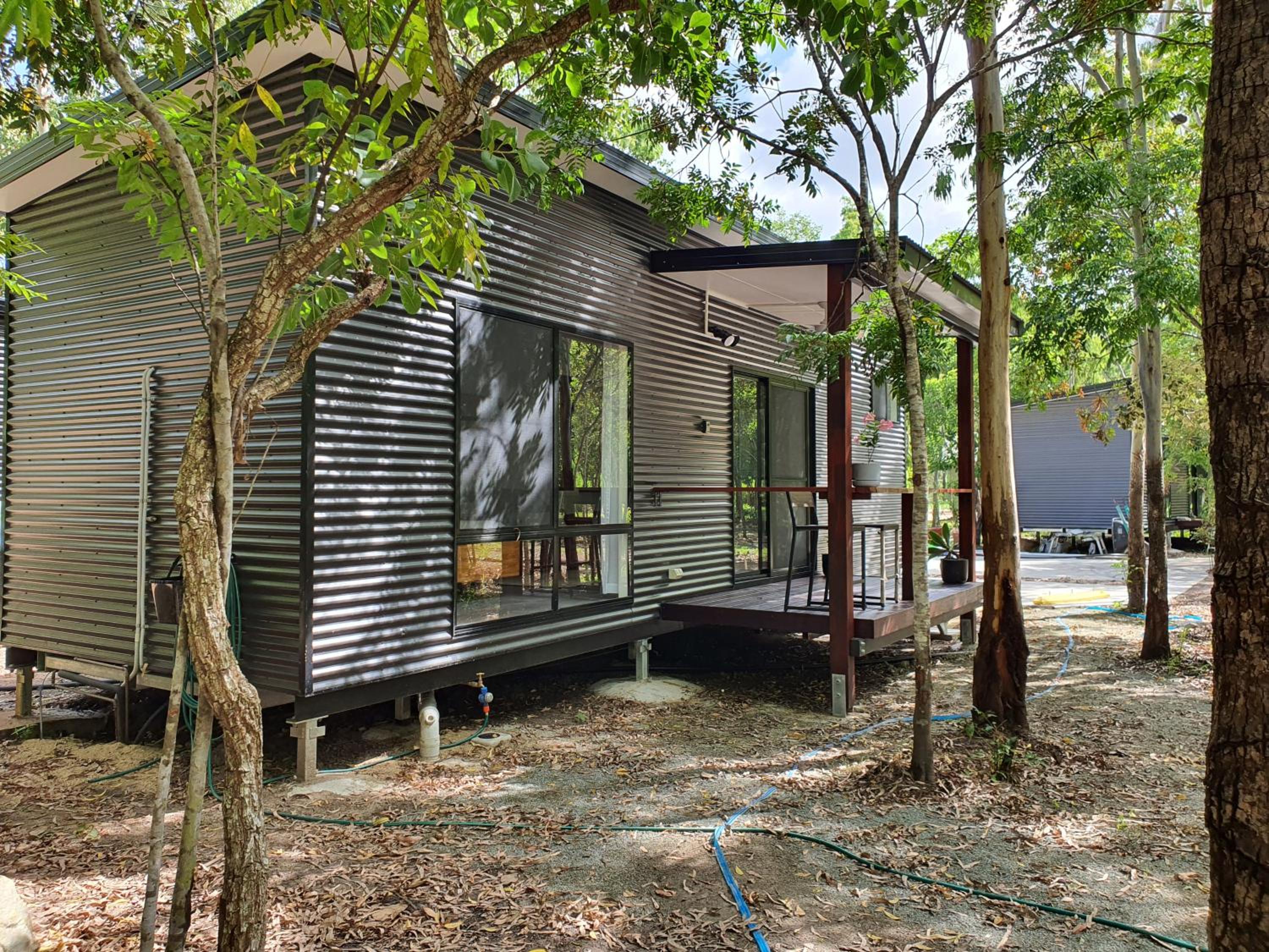Airlie Beach Eco Cabins - Adults Only