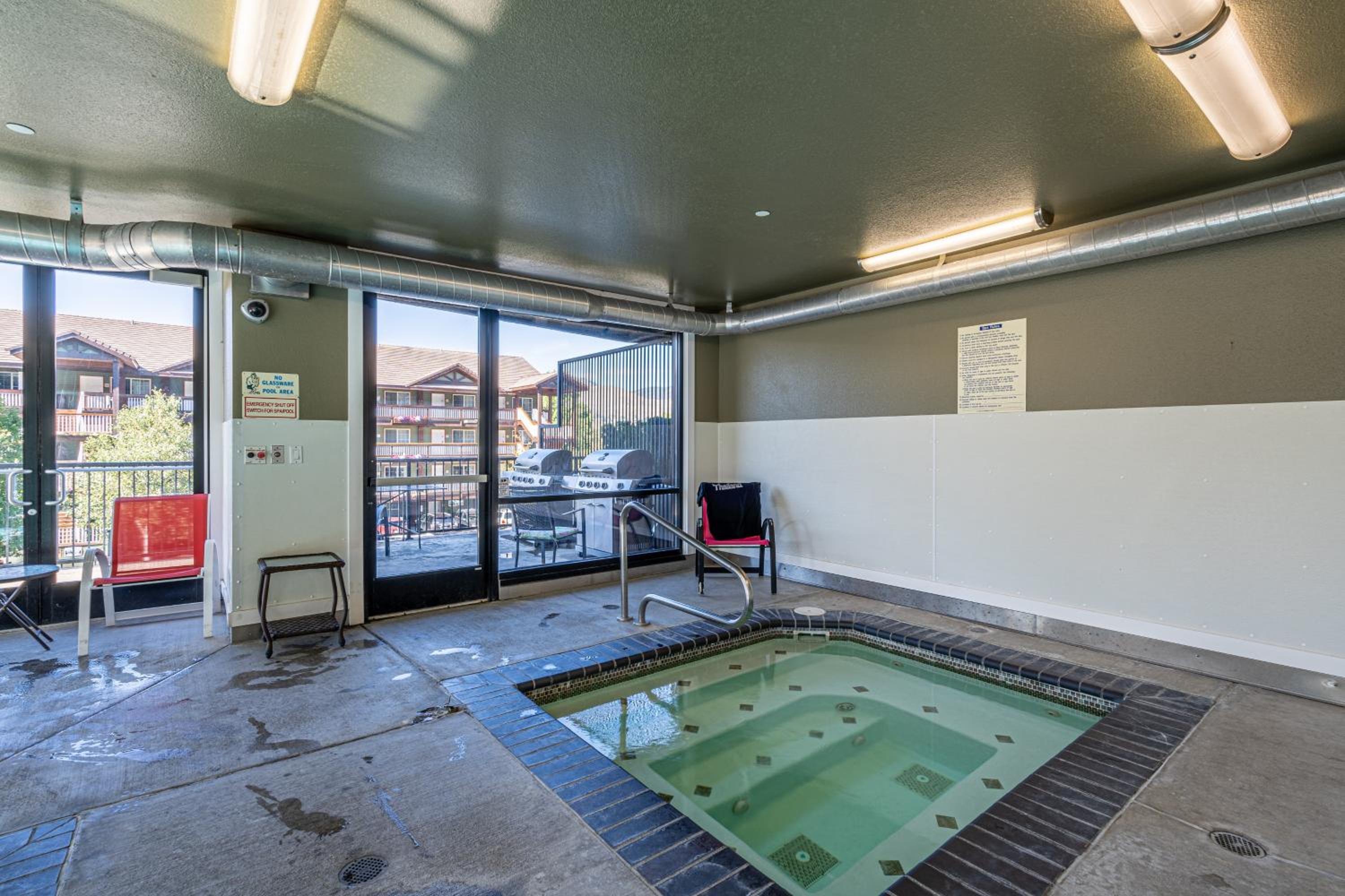 Luxury Lake View Condo, Heated Pool, Hot Tub, and BBQ view 2