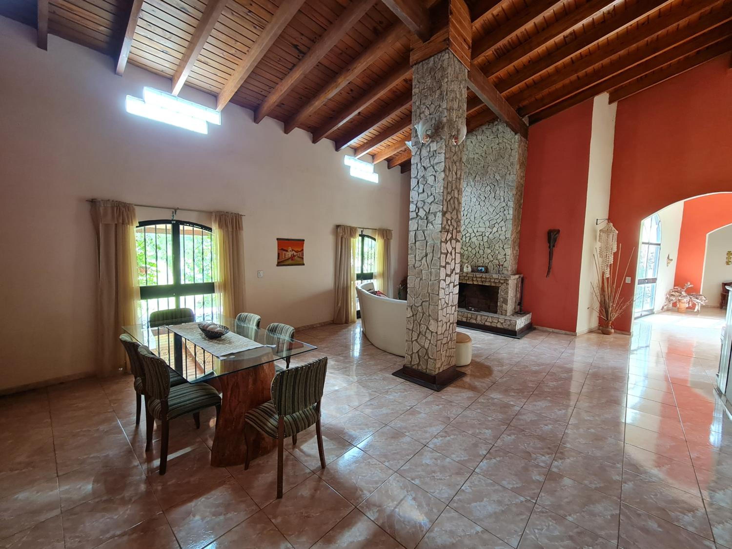 HERMOSA CASA con 4000mts de PARQUE en las SIERRAS DE CORDOBA