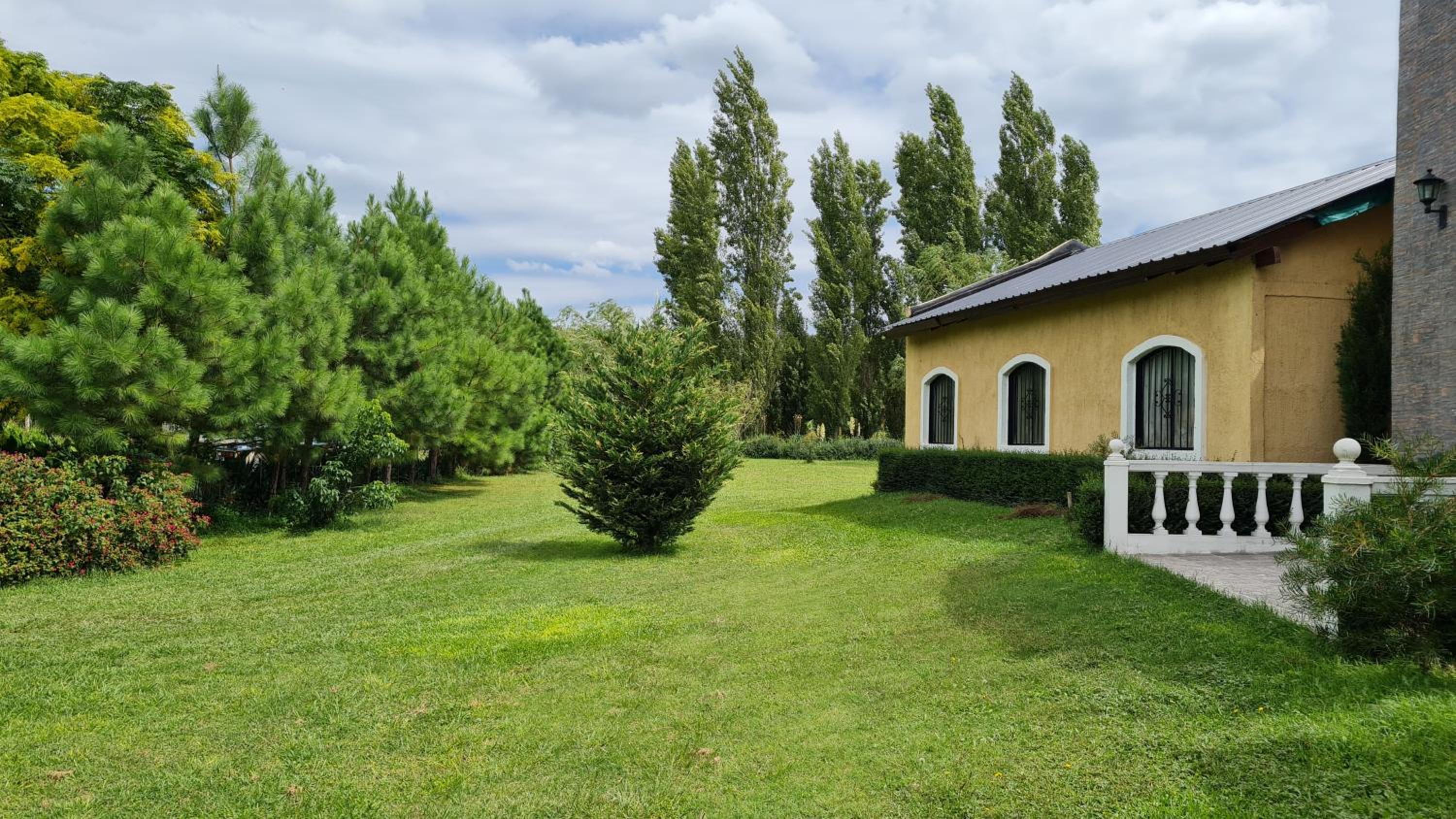 HERMOSA CASA con 4000mts de PARQUE en las SIERRAS DE CORDOBA