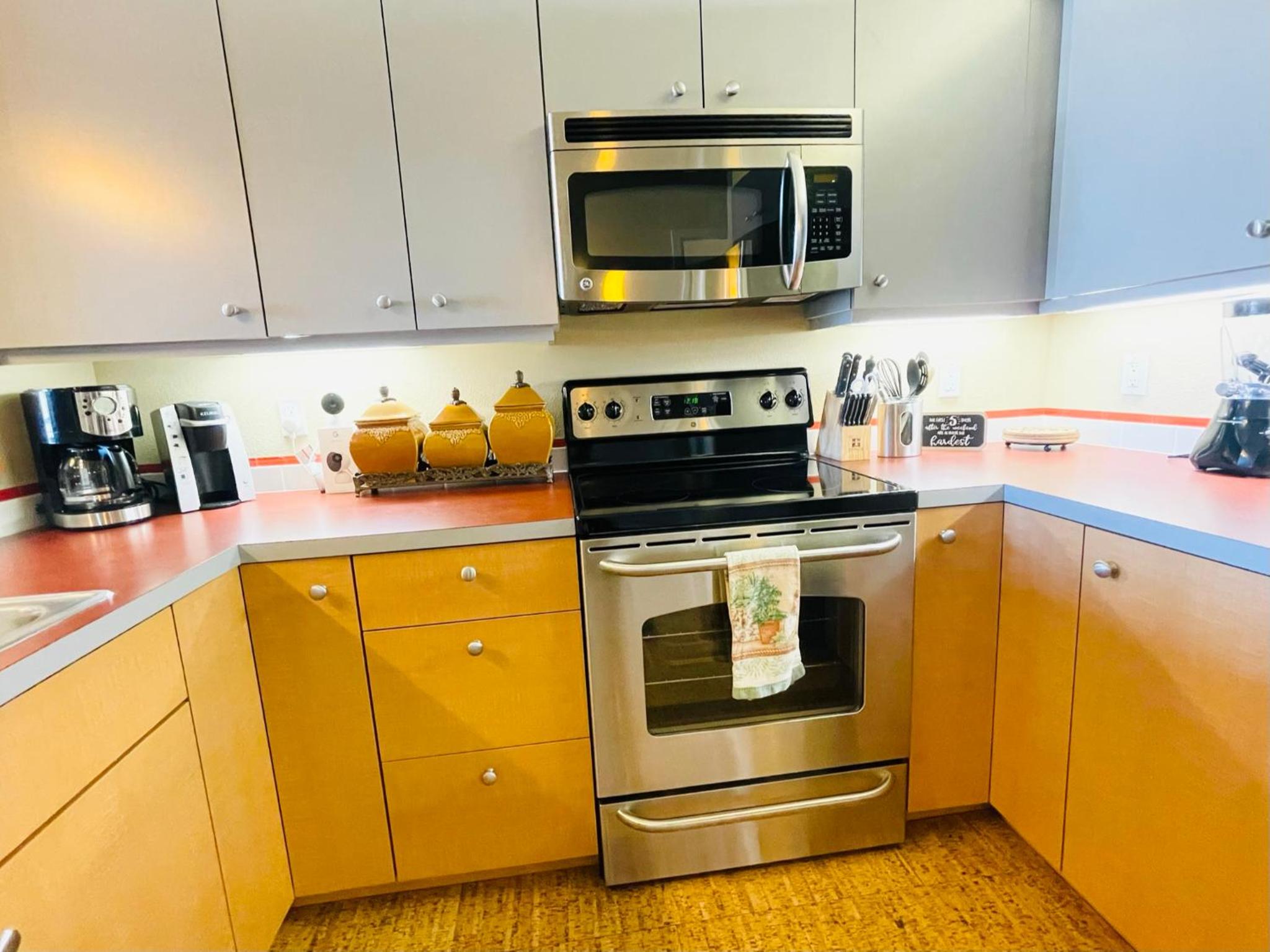 Luxury Lake View Condo, Heated Pool, Hot Tub, and BBQ view 4