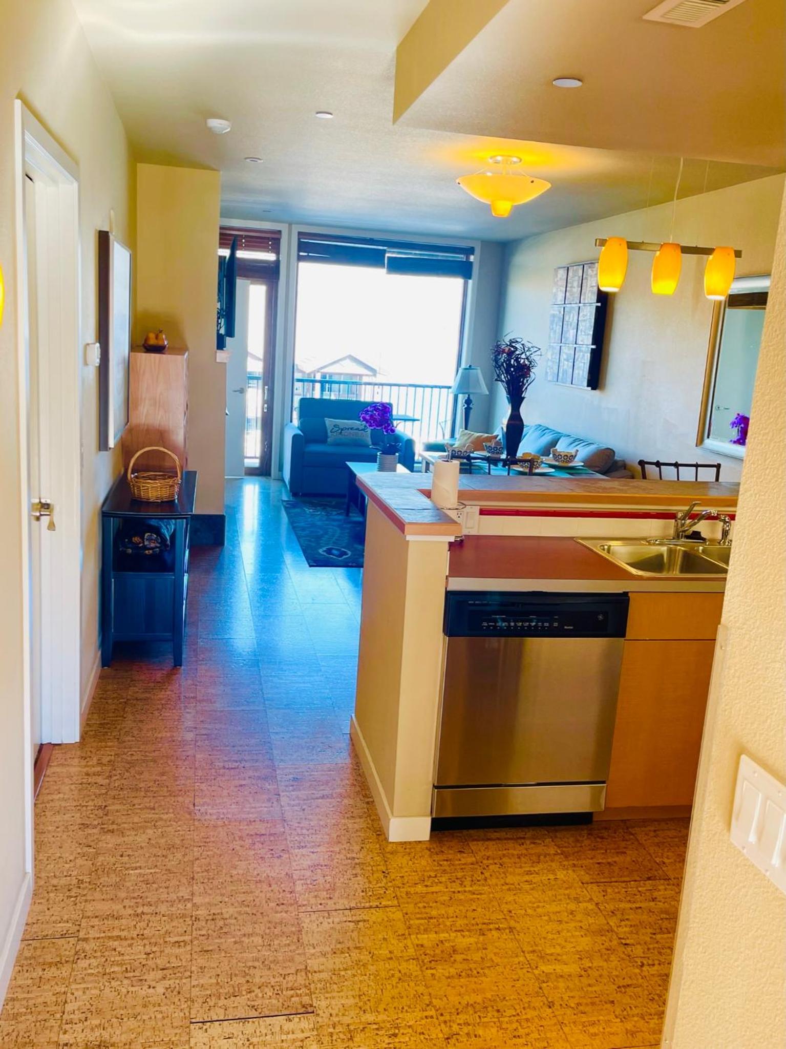 Luxury Lake View Condo, Heated Pool, Hot Tub, and BBQ view 3