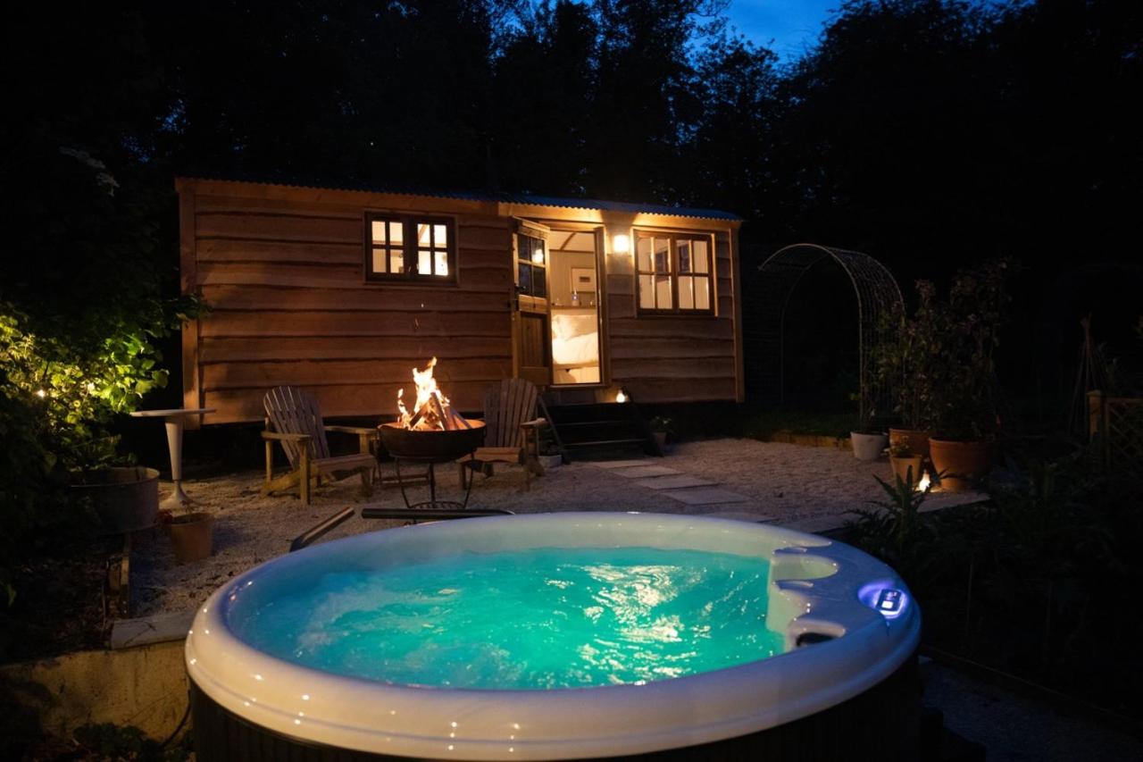 Hotel Luxury Shepherds Hut With Hot Tub In Rural Location Near Bath +bristol