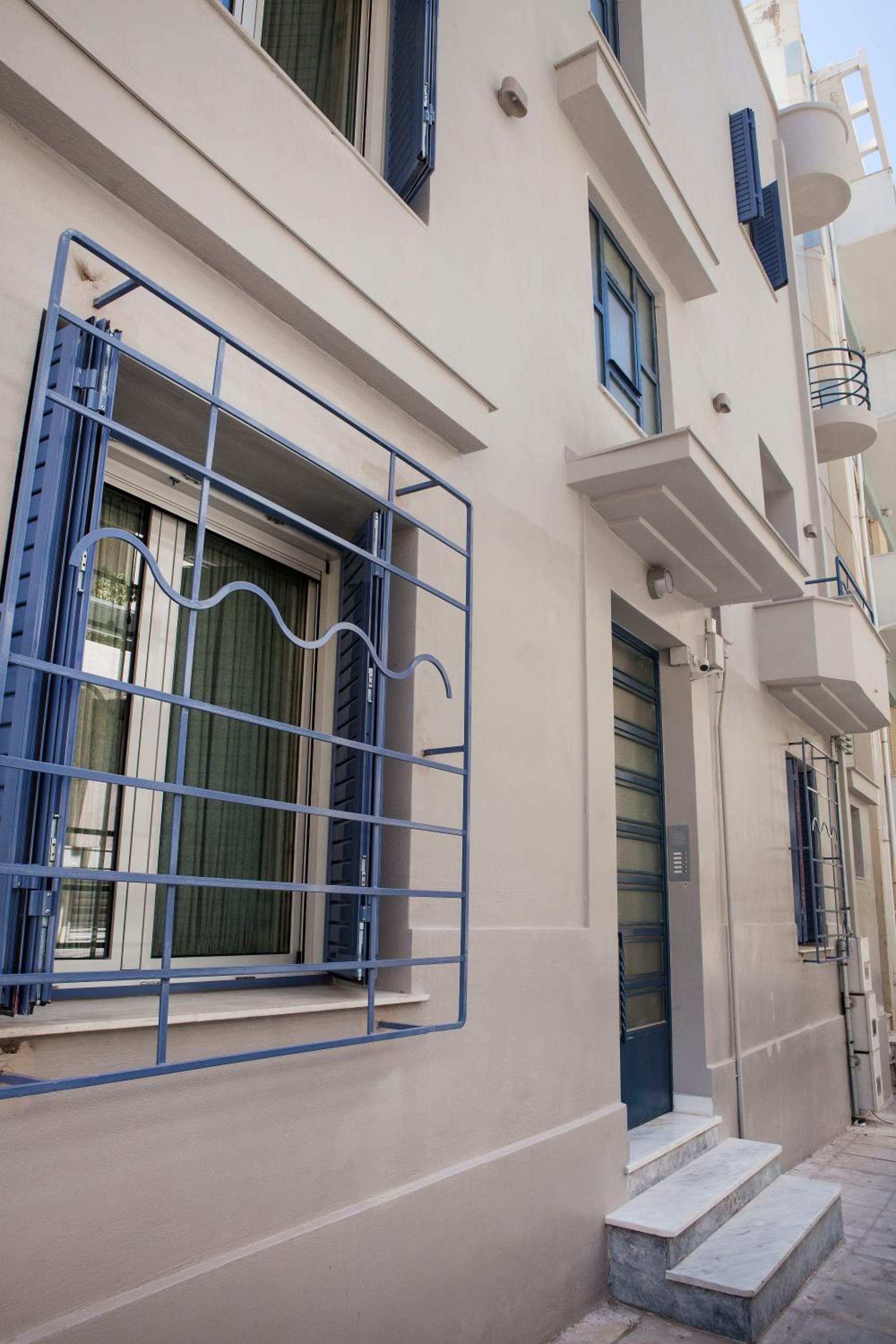 2-spaces comfy Bentzi apartment 7 with balcony in Pagrati