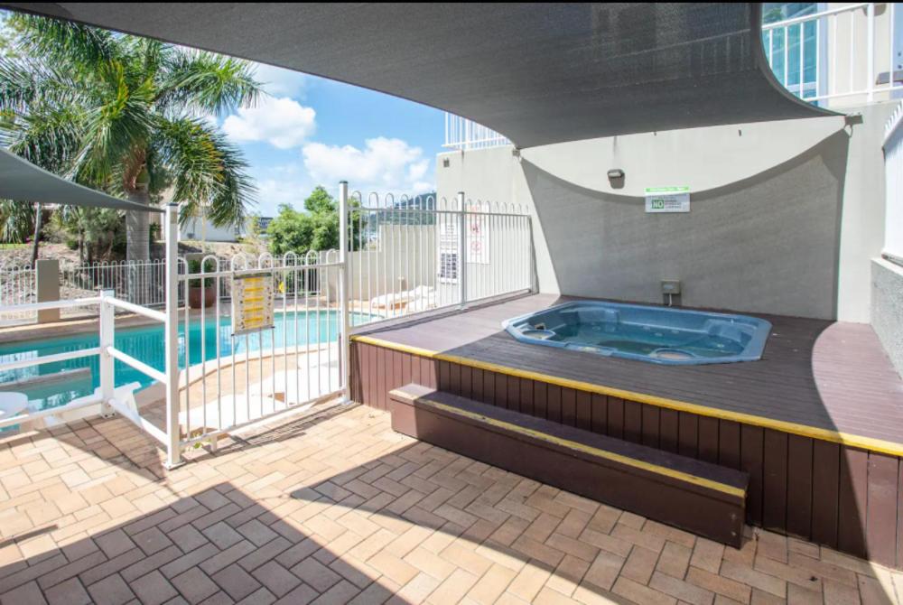 ☆Airliedise☆HOT TUB suite☆5min walk 2 Port of Airlie/Ferry terminal☆WiFi☆Netflix☆NO Hills view 5
