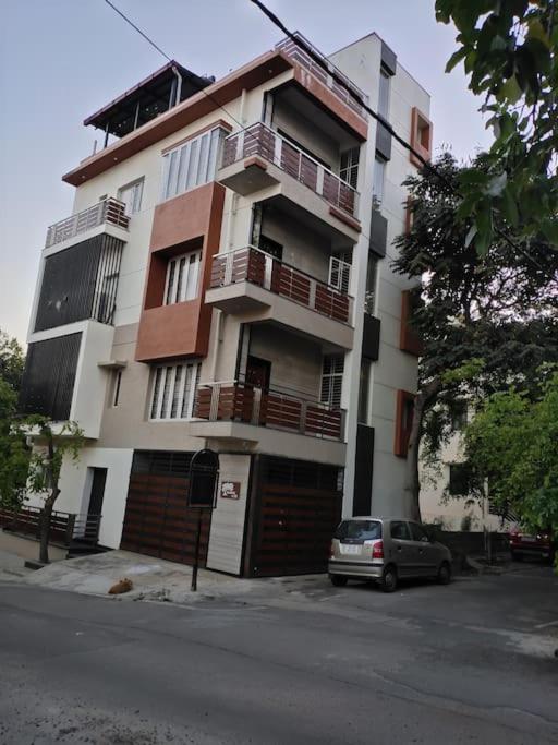 Corner apartment, 2BHK with good privacy, parking view 3