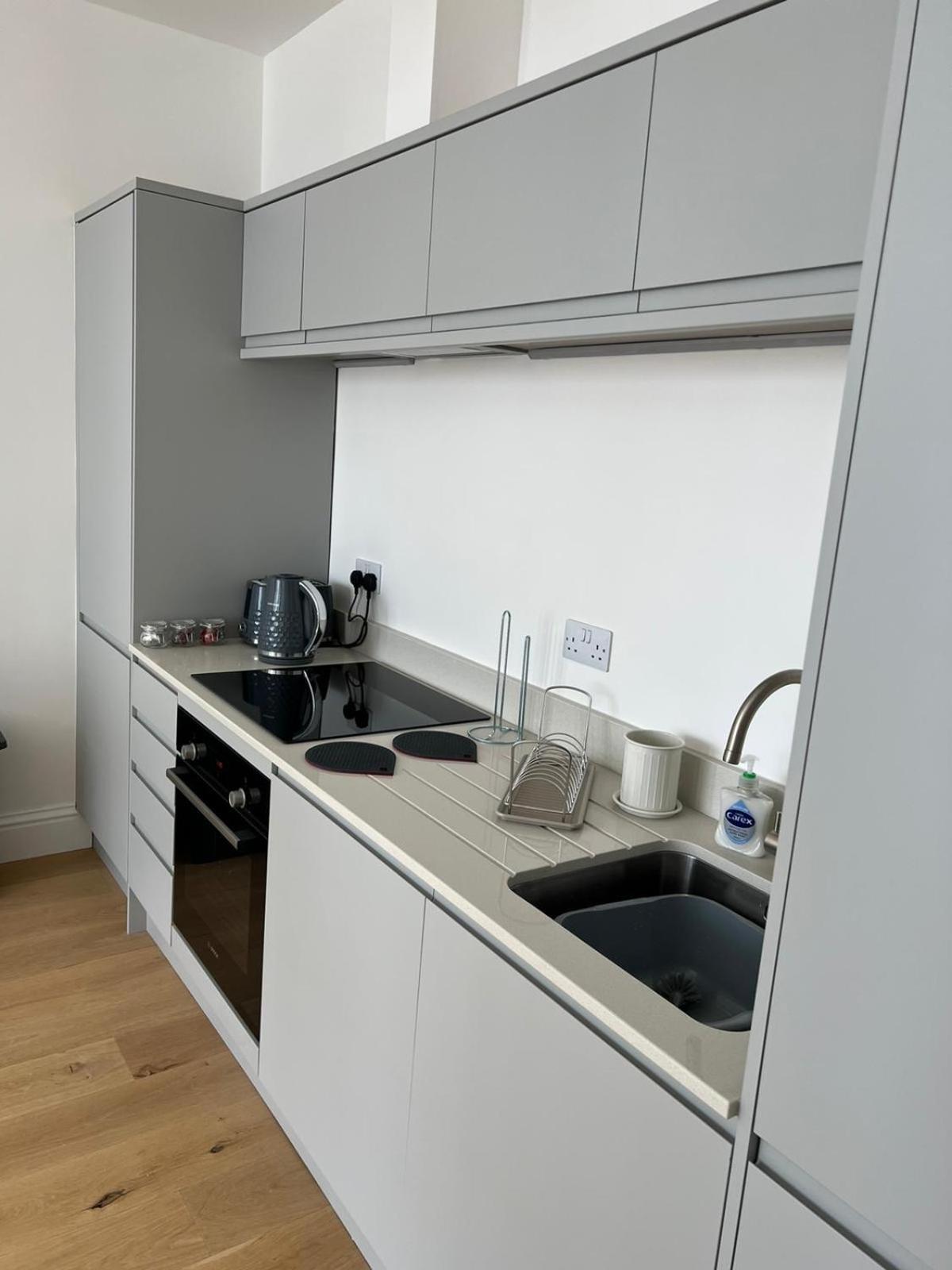 Lovely 1 Bed flat *FREE PARKING* Hoe/Barbican Plymouth view 4