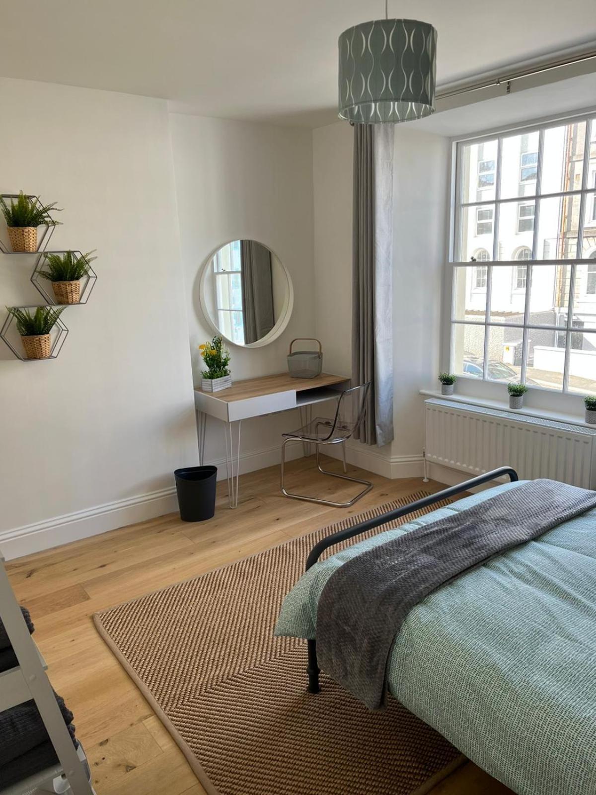 Lovely 1 Bed flat *FREE PARKING* Hoe/Barbican Plymouth view 5