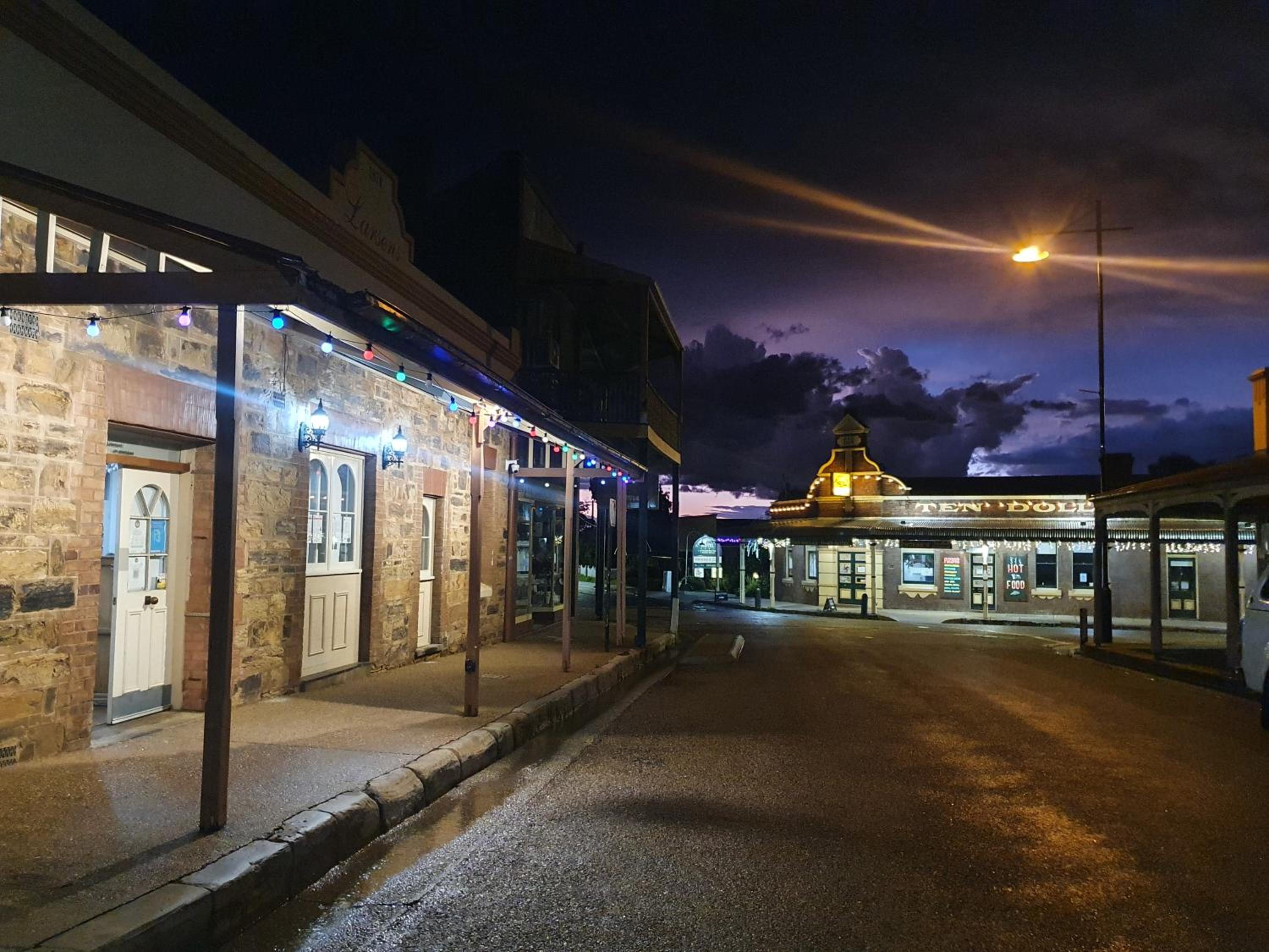 Ten Dollar Town Motel