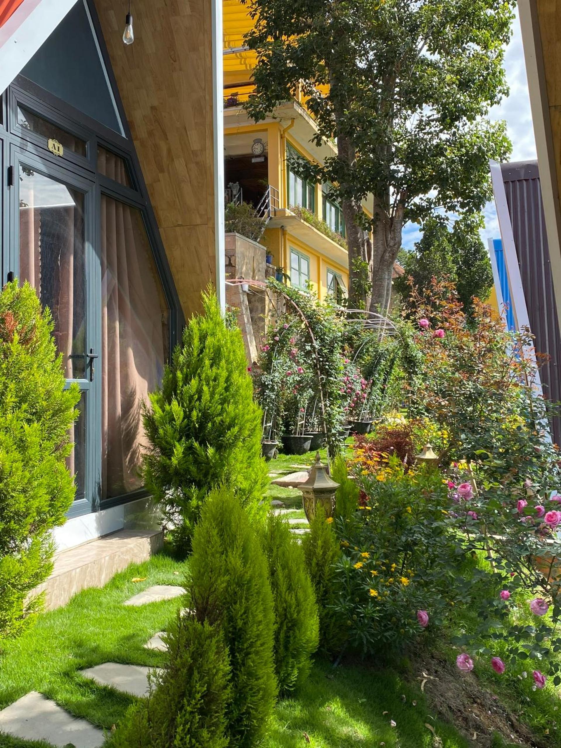Homestay Khu Vườn Hoàng Gia view 2