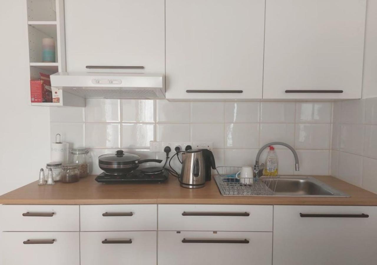 Studio Room Ensuite by the Beach, Entire Independent Unit