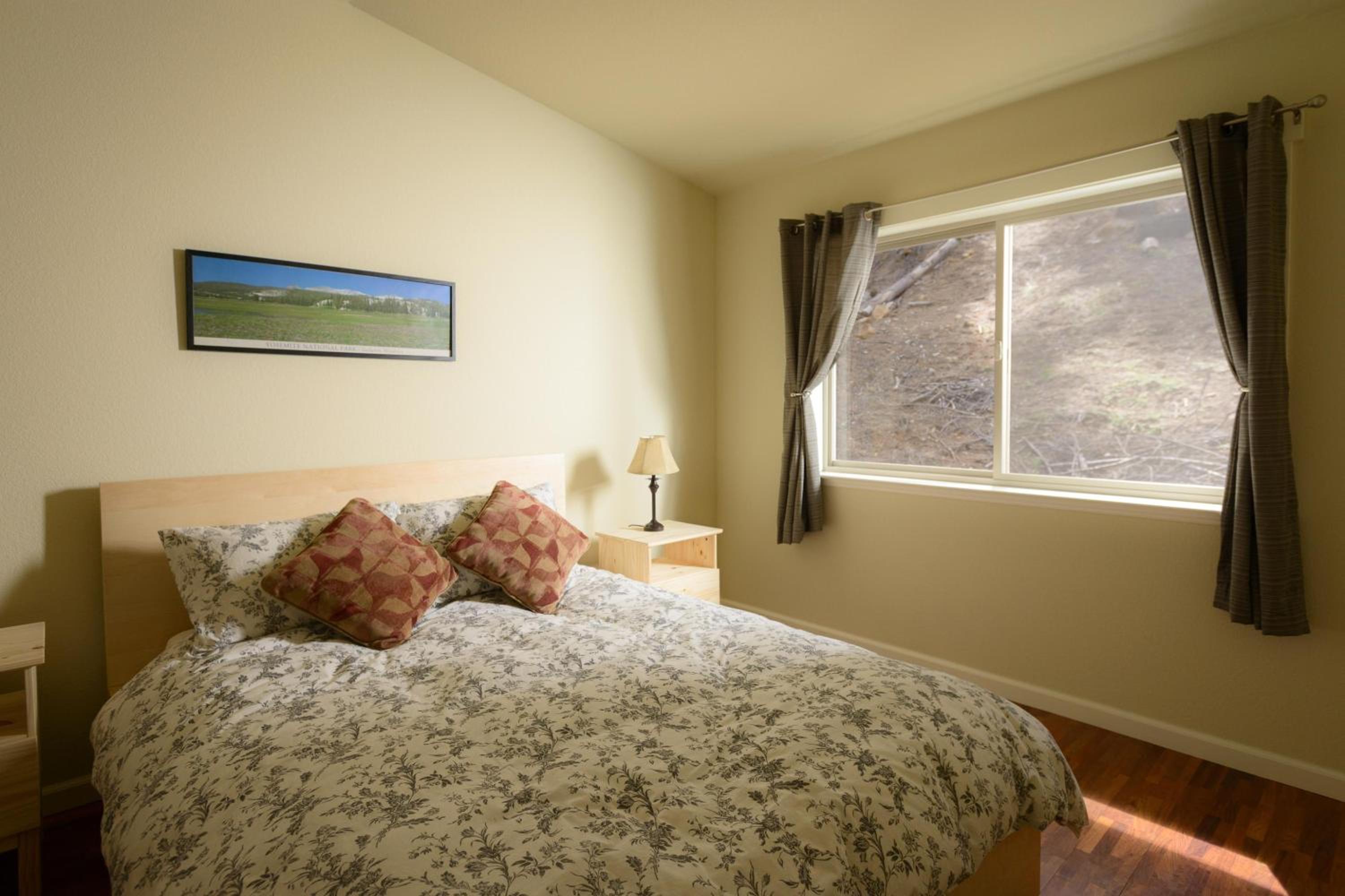 Chinquapin Retreat view 3
