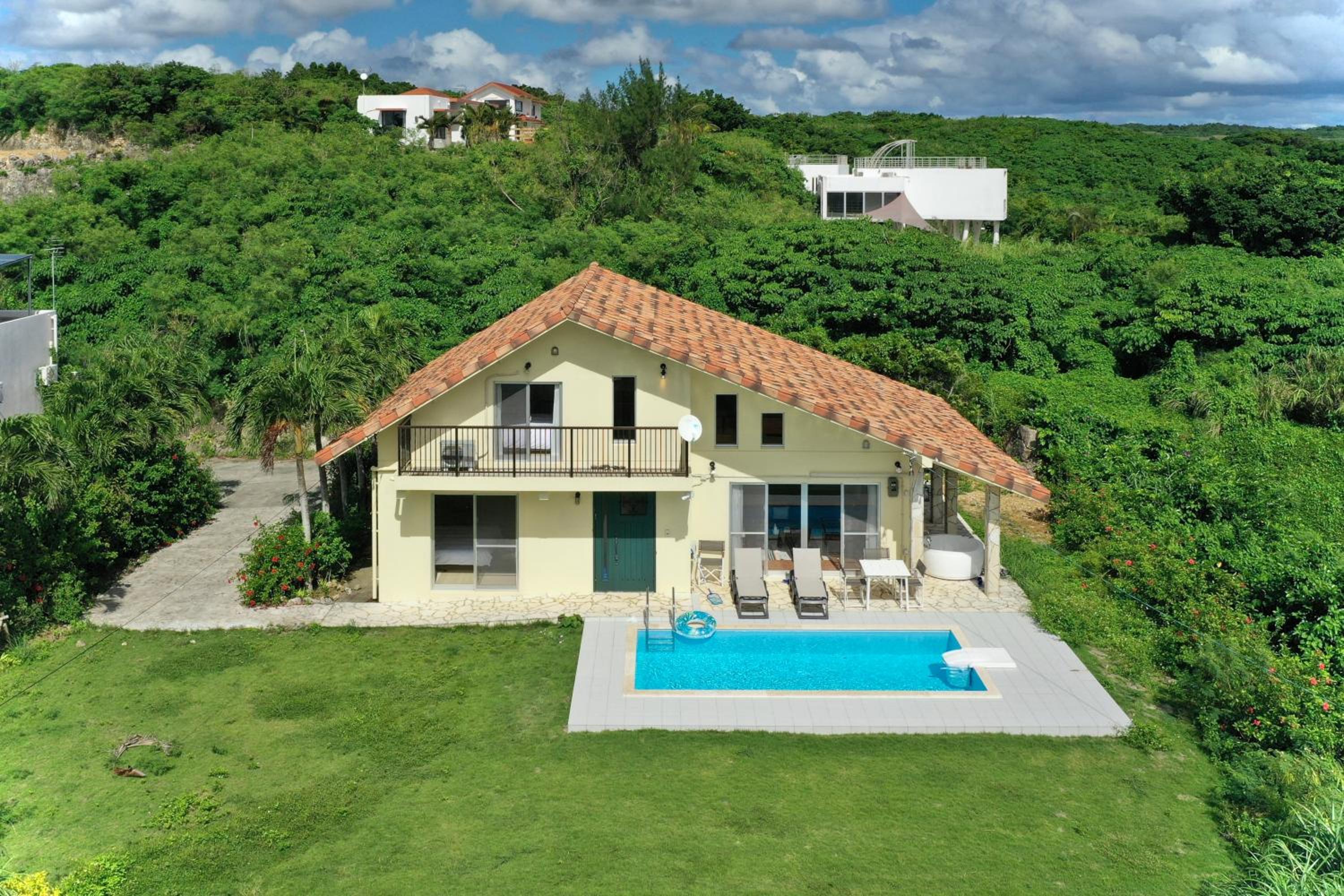 Crystal Villa Imgya view 3